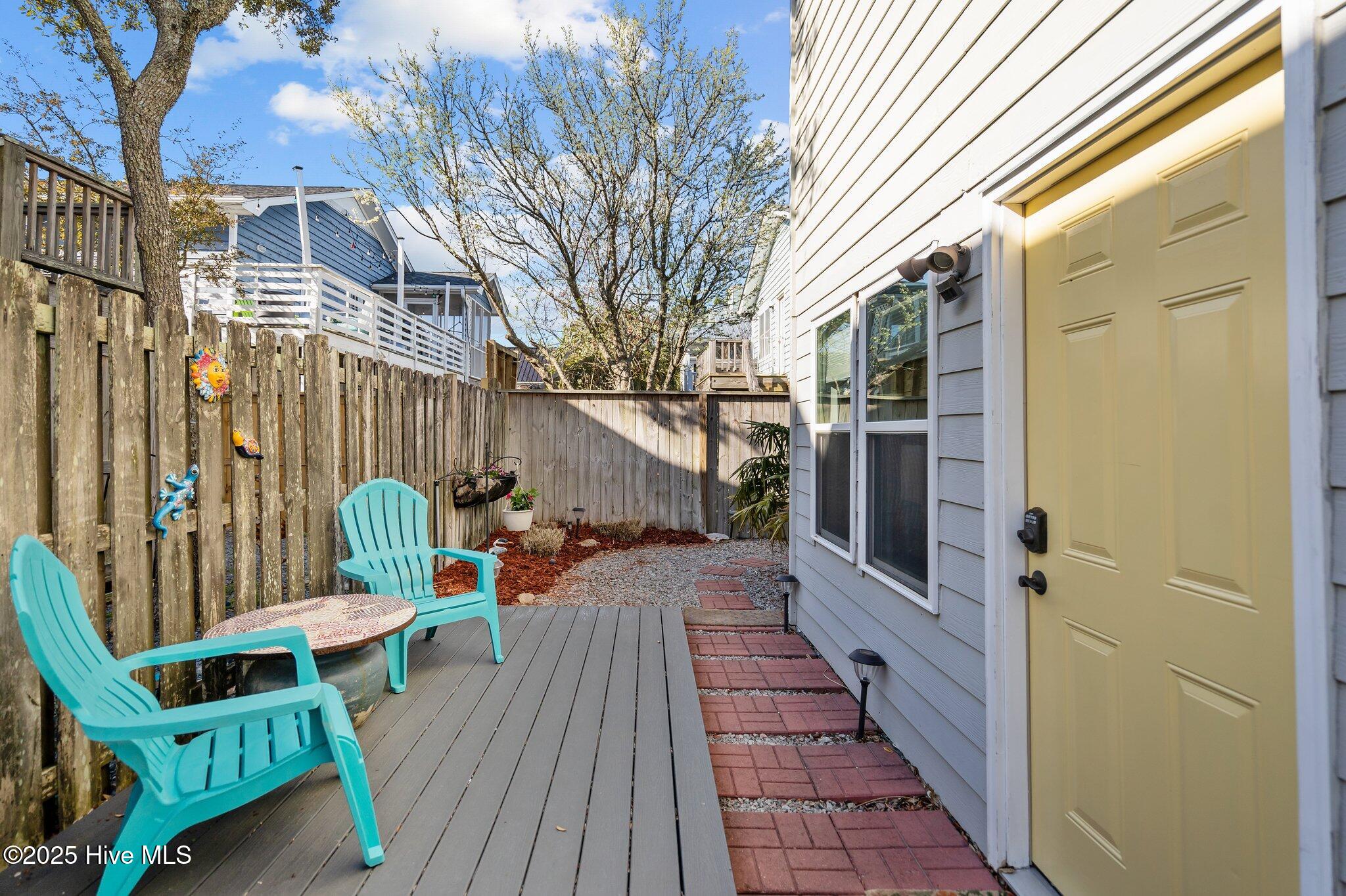927 Coast Walk Lane