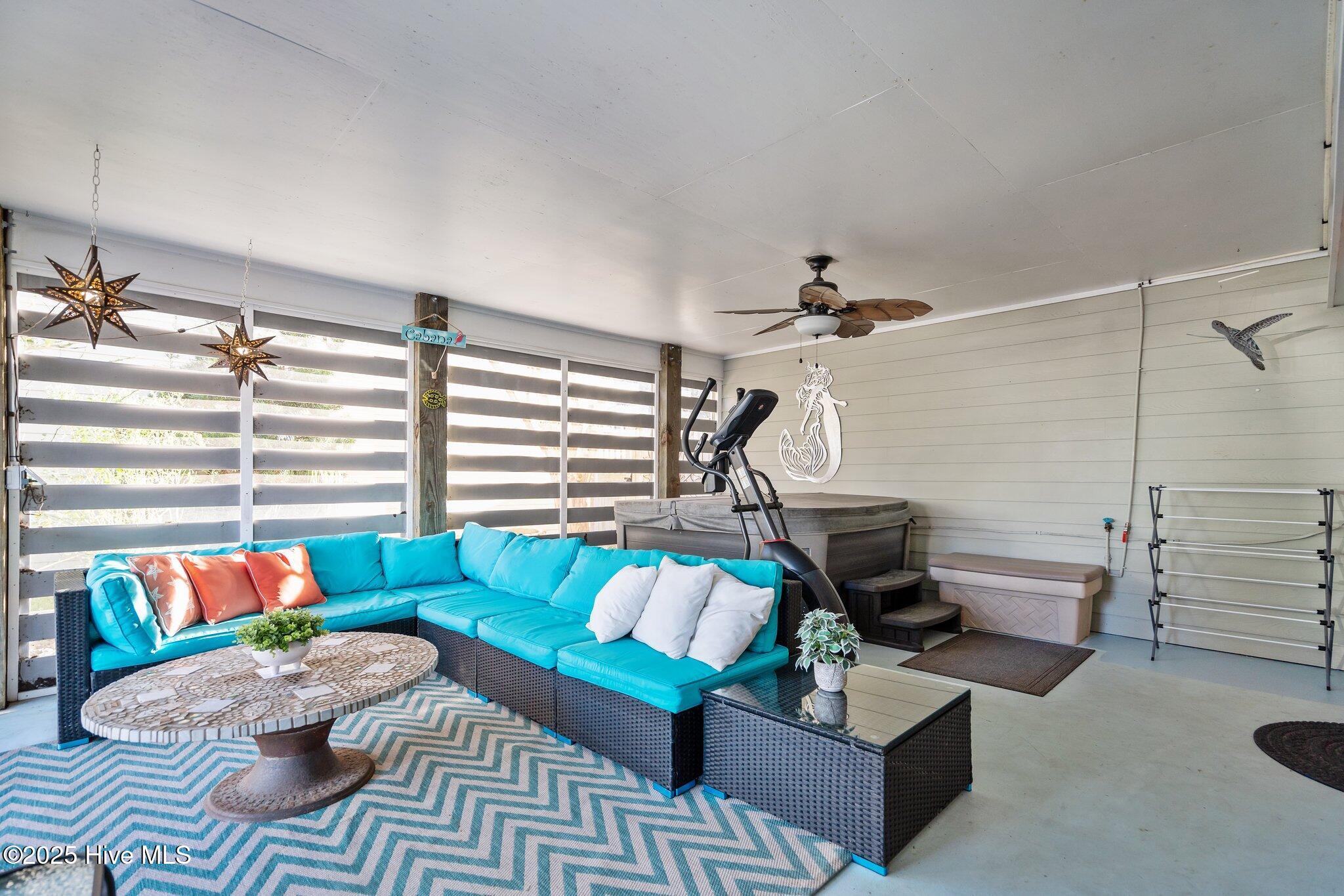927 Coast Walk Lane