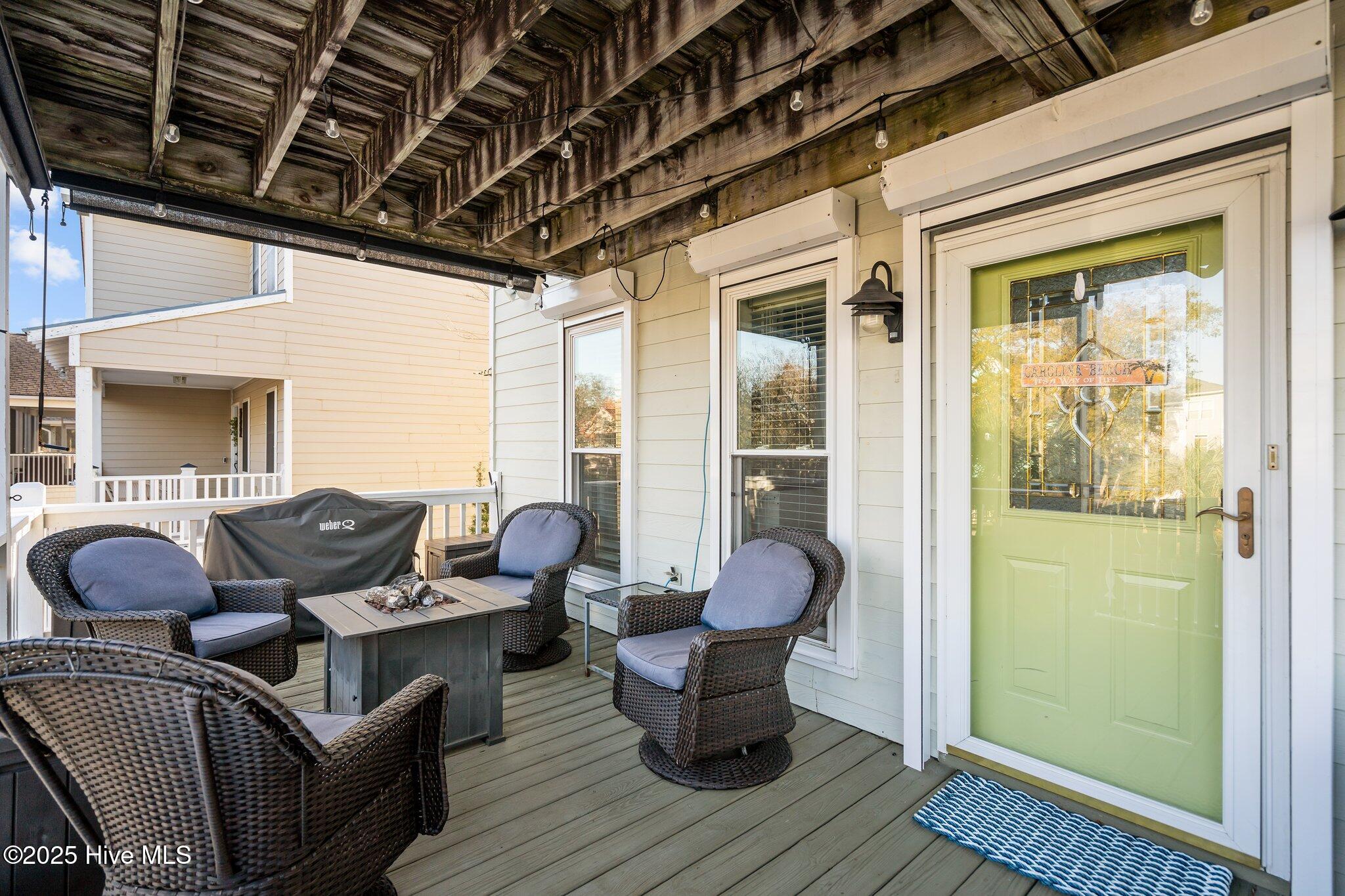 927 Coast Walk Lane