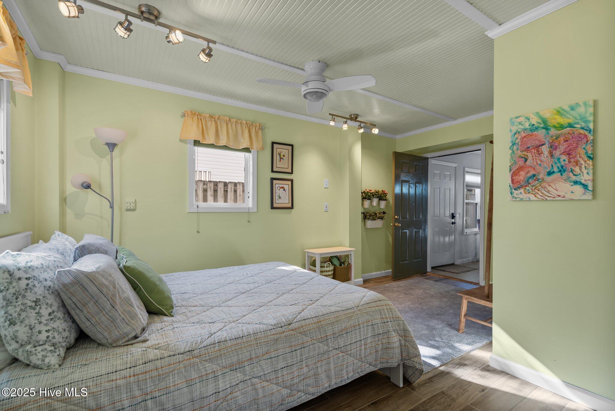 927 Coast Walk Lane
