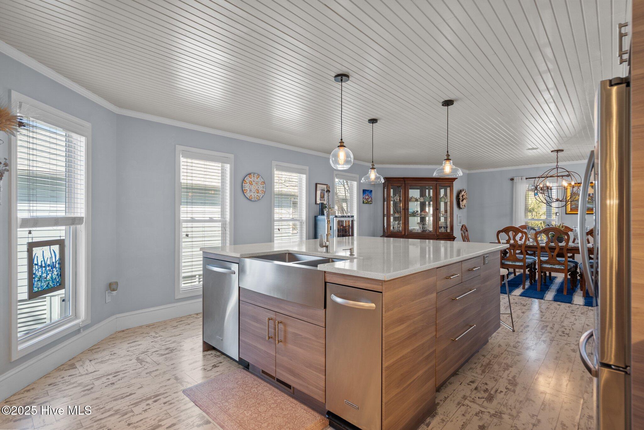 927 Coast Walk Lane