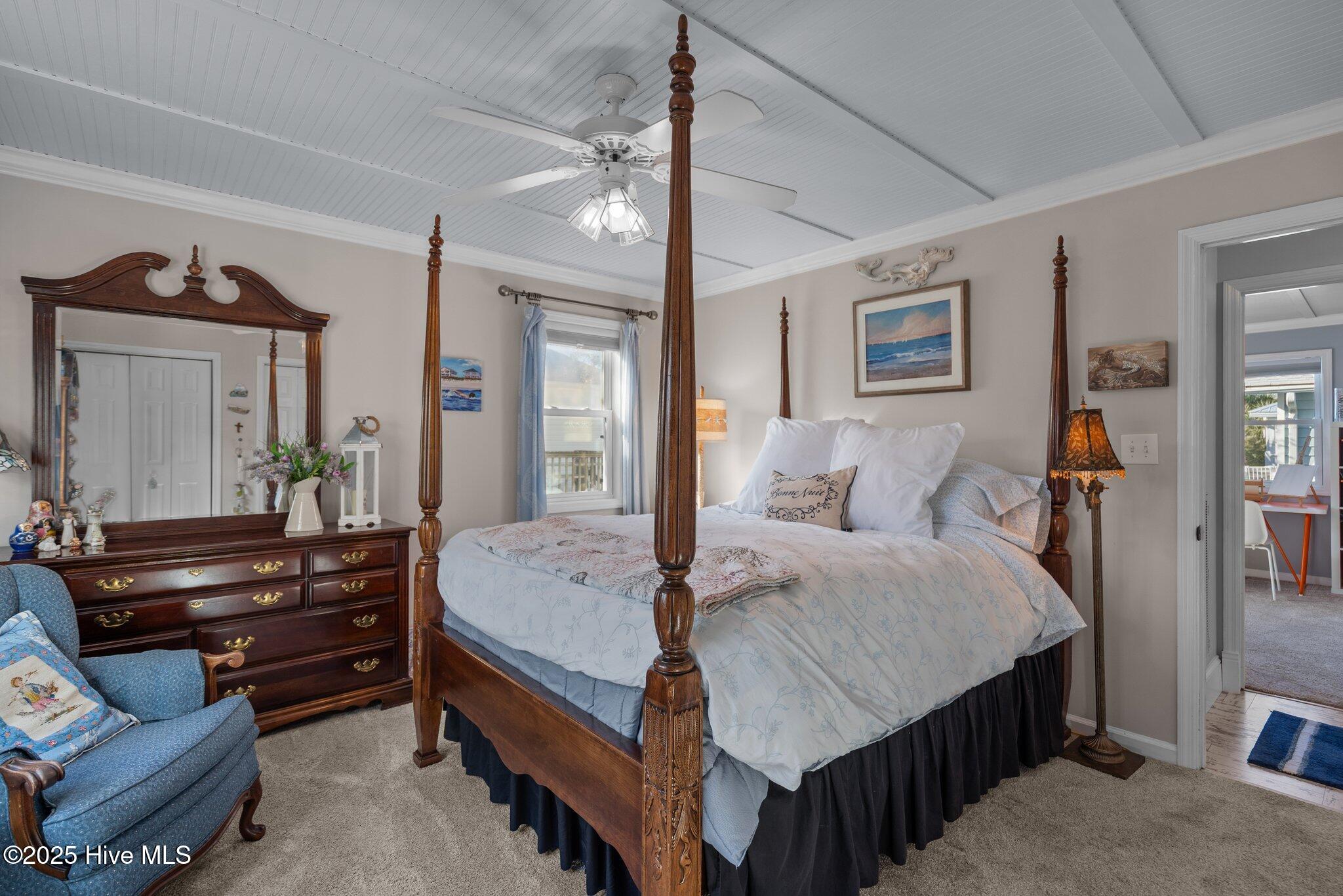 927 Coast Walk Lane
