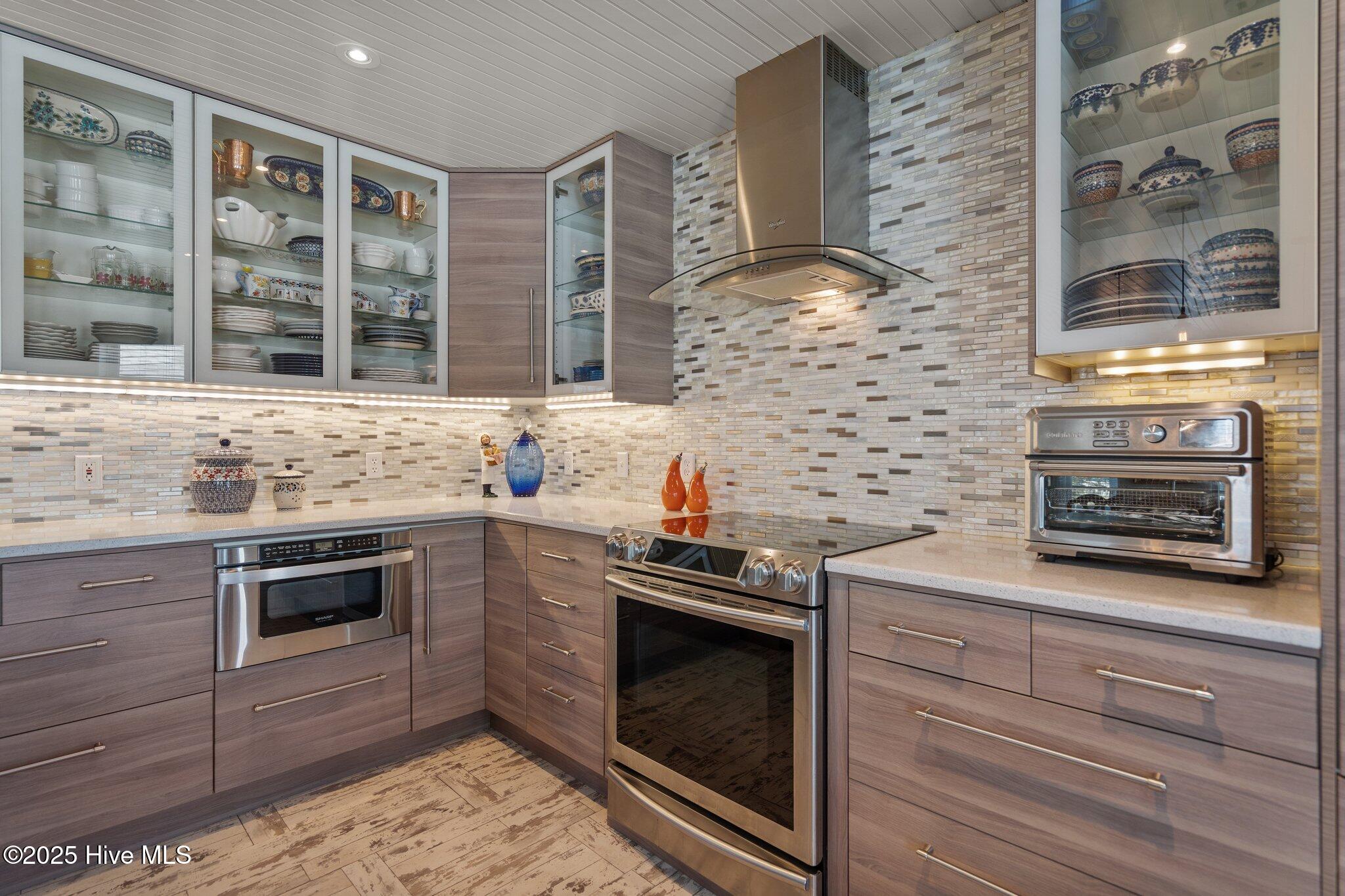 927 Coast Walk Lane