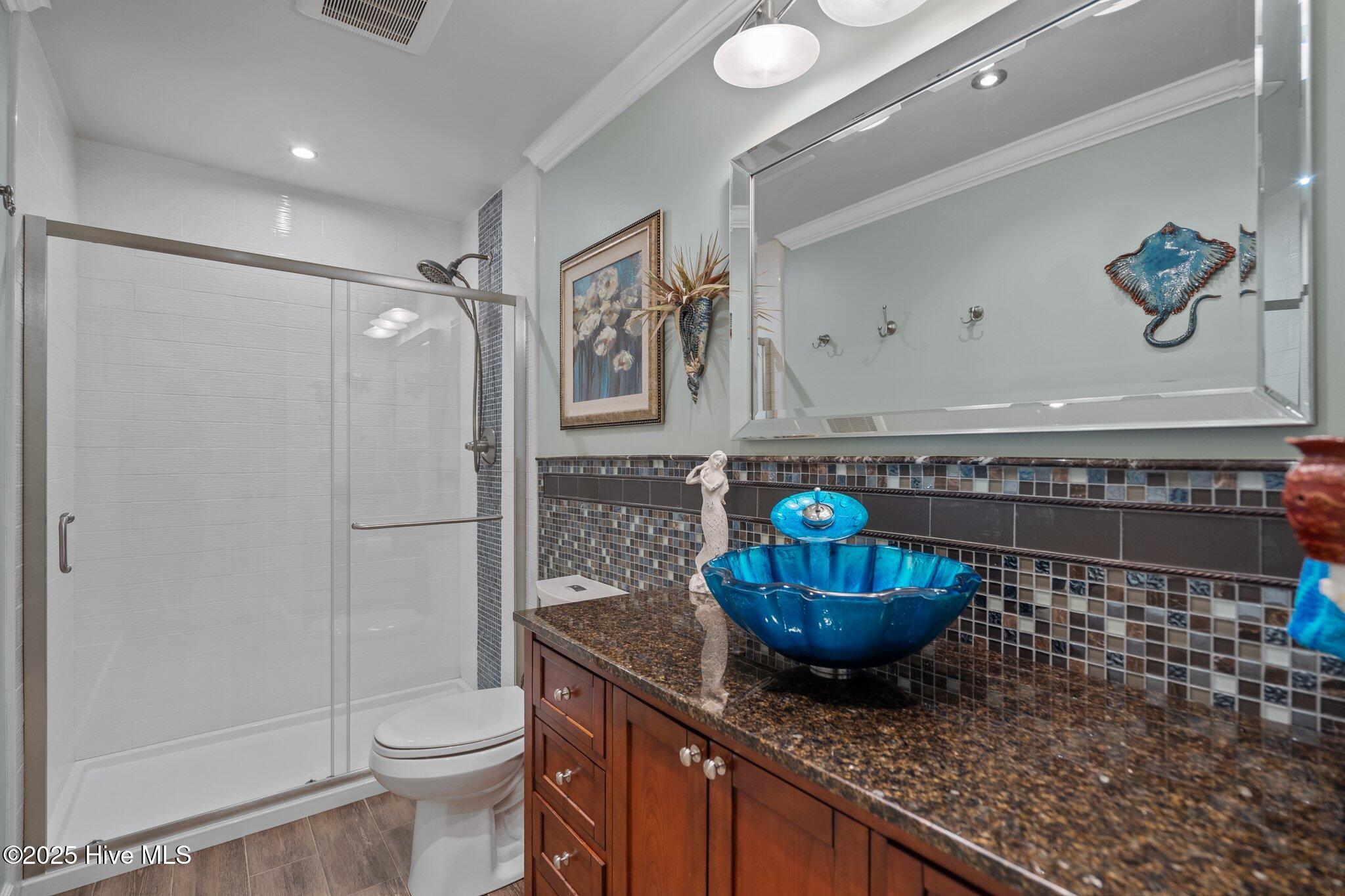 927 Coast Walk Lane
