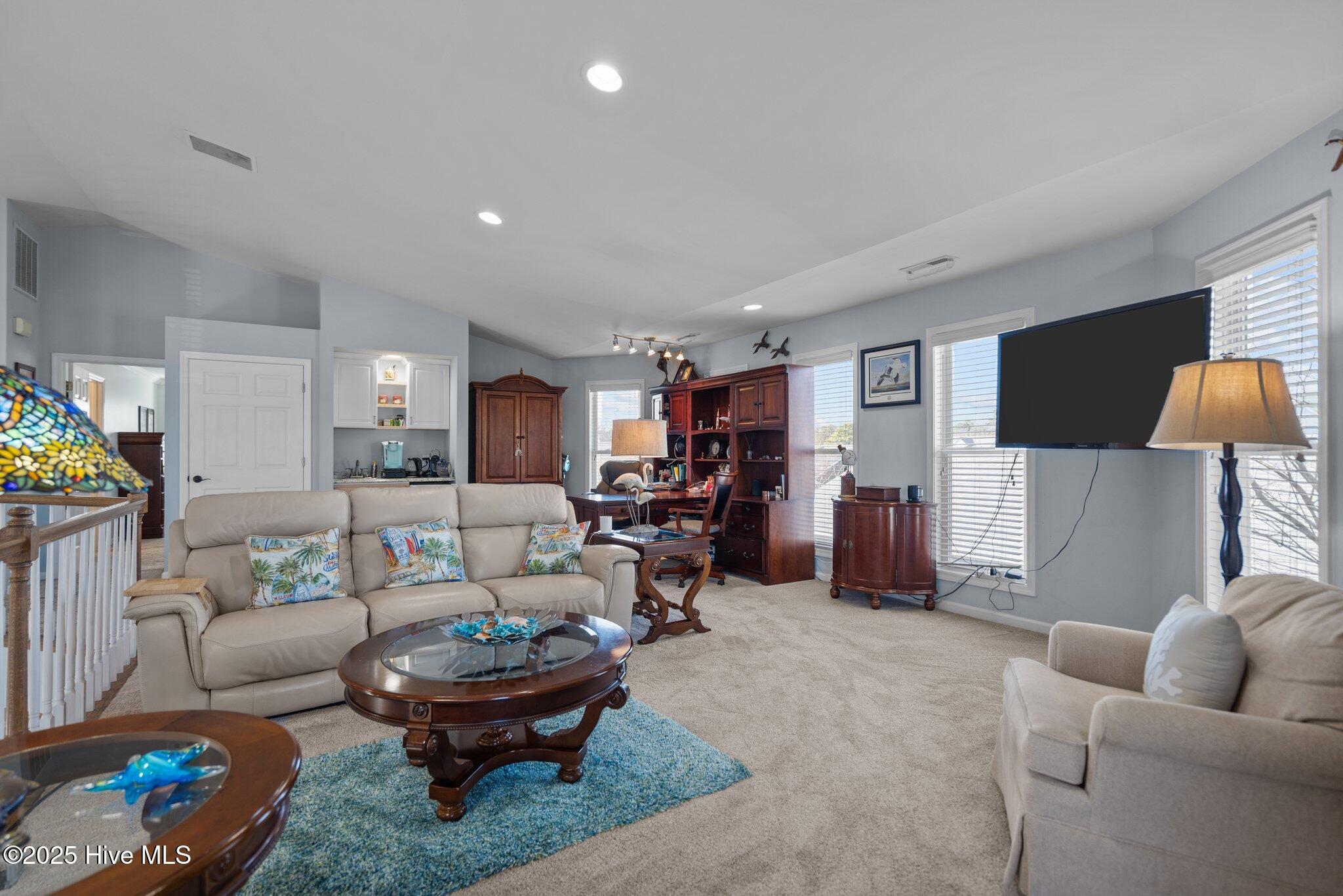 927 Coast Walk Lane
