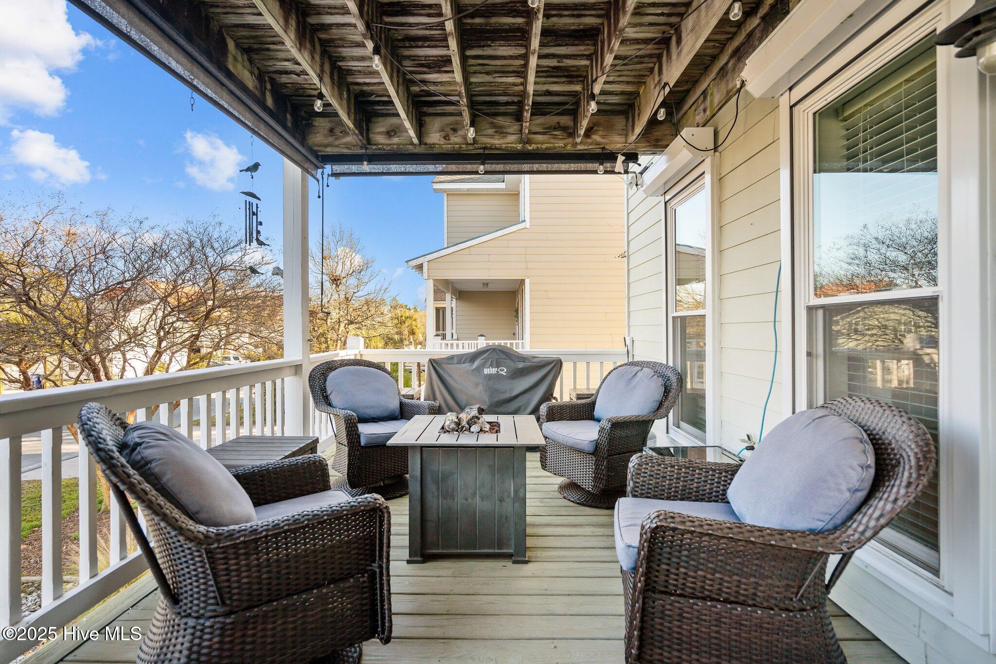 927 Coast Walk Lane