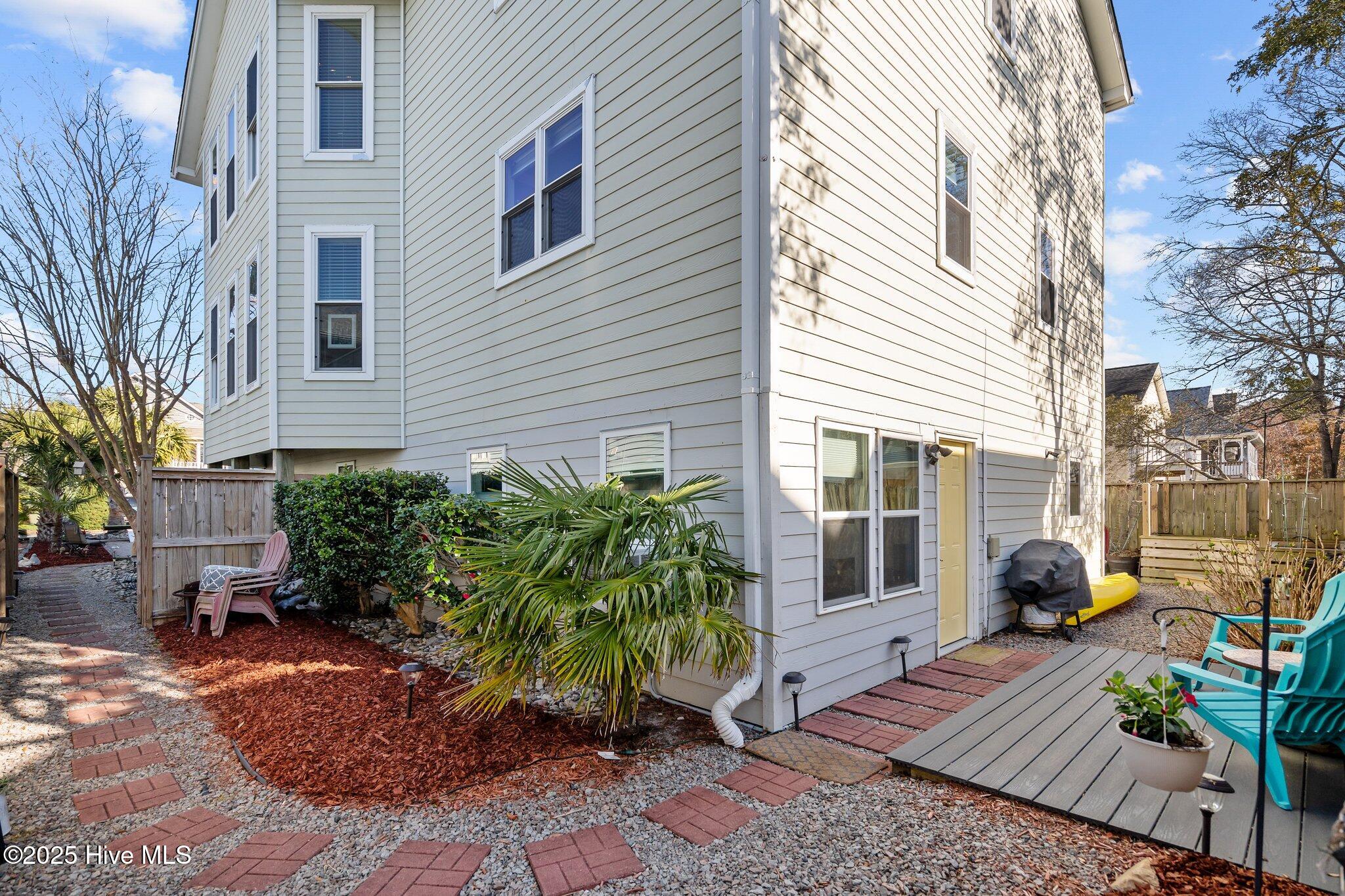 927 Coast Walk Lane