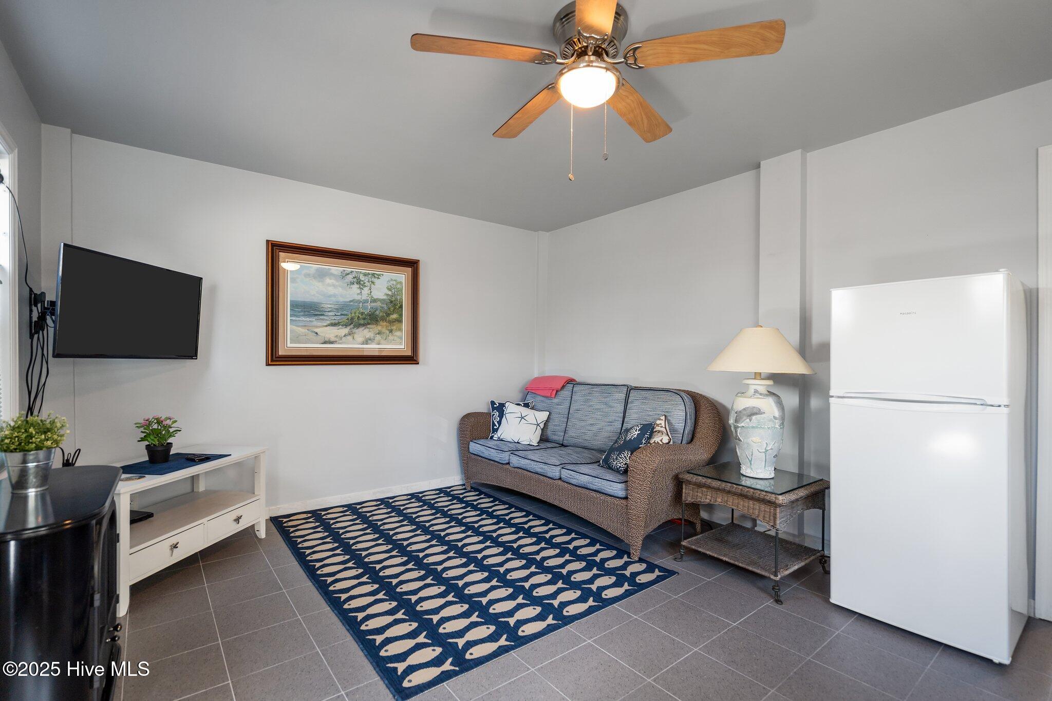 927 Coast Walk Lane