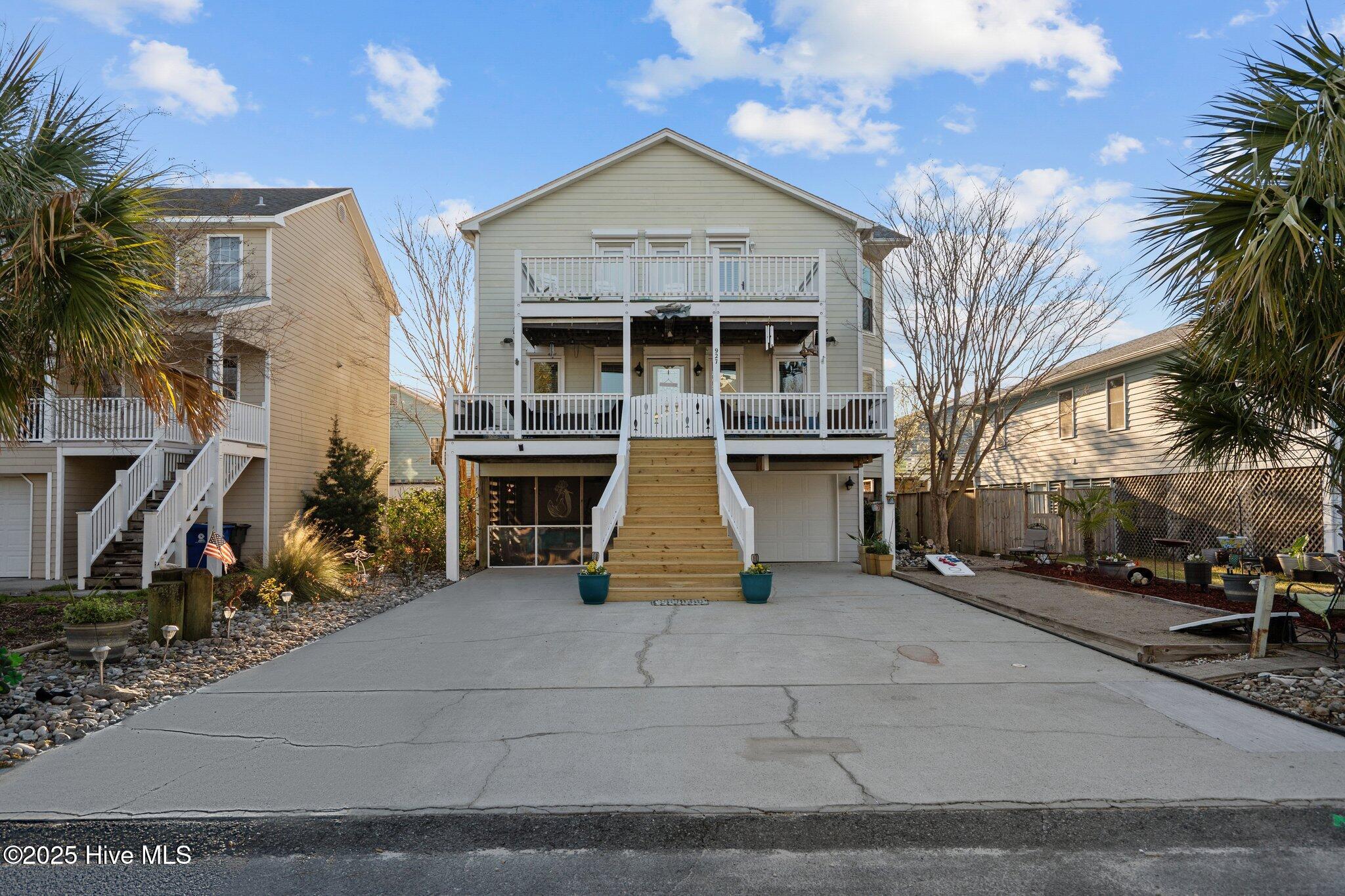 927 Coast Walk Lane