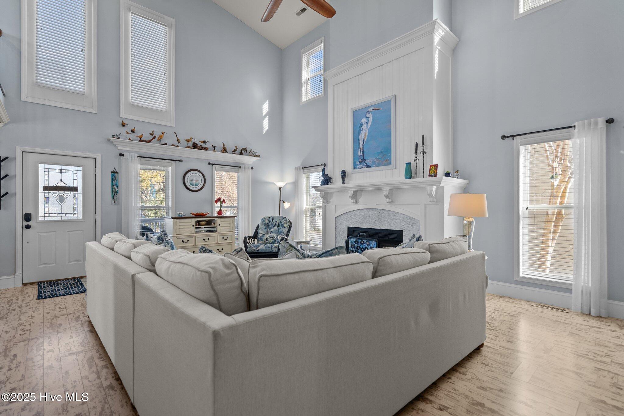 927 Coast Walk Lane