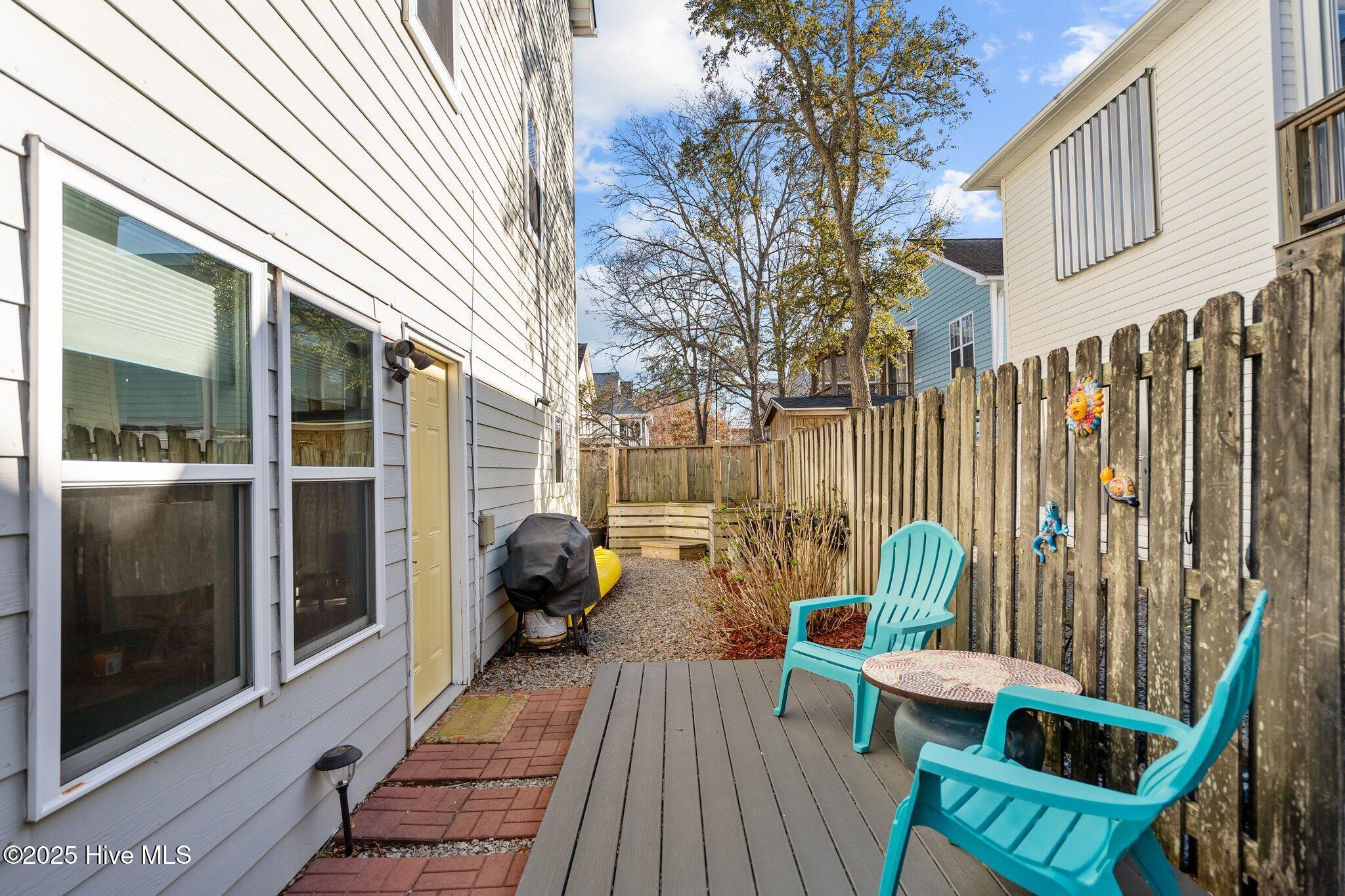 927 Coast Walk Lane