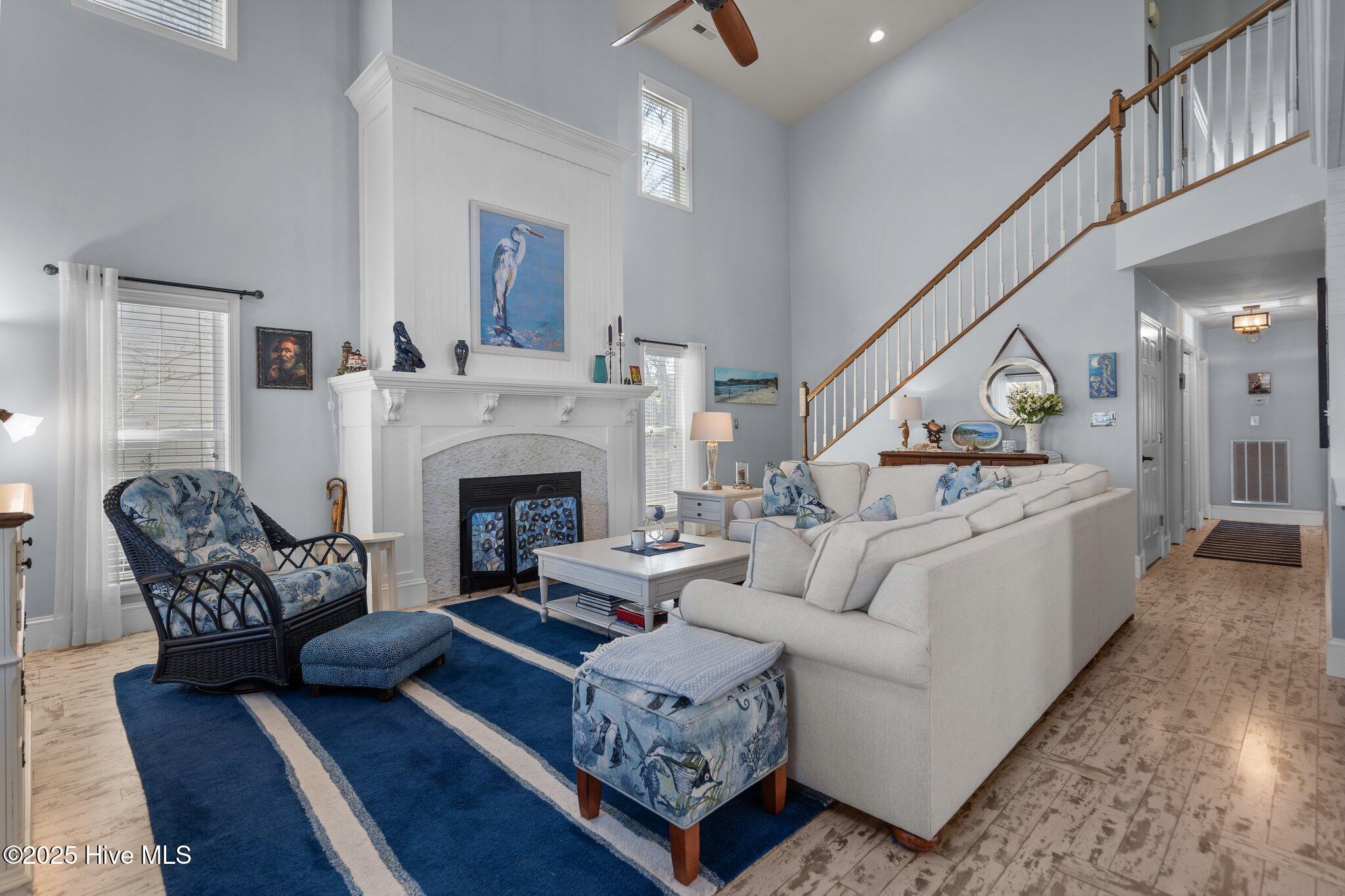 927 Coast Walk Lane