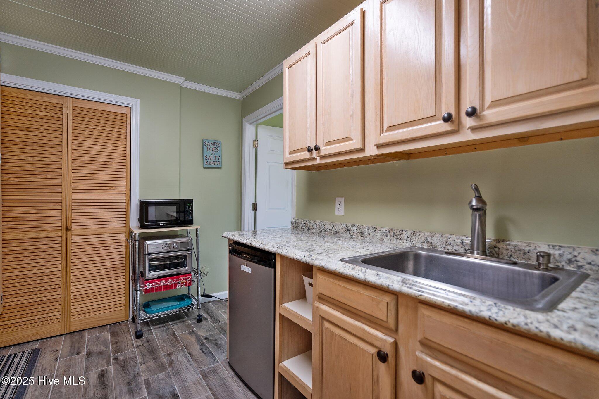 927 Coast Walk Lane