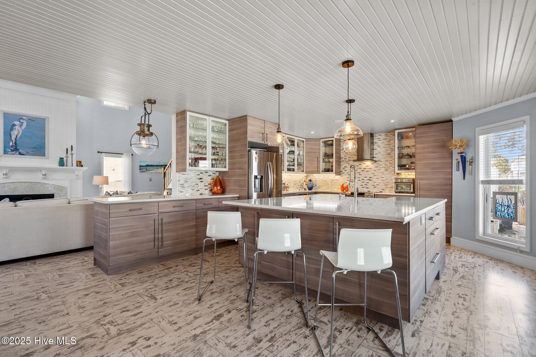 927 Coast Walk Lane