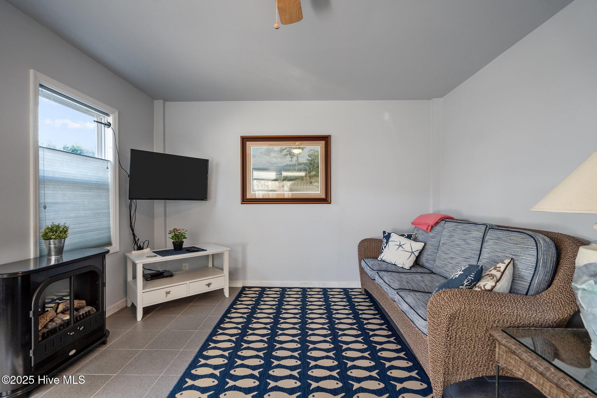 927 Coast Walk Lane
