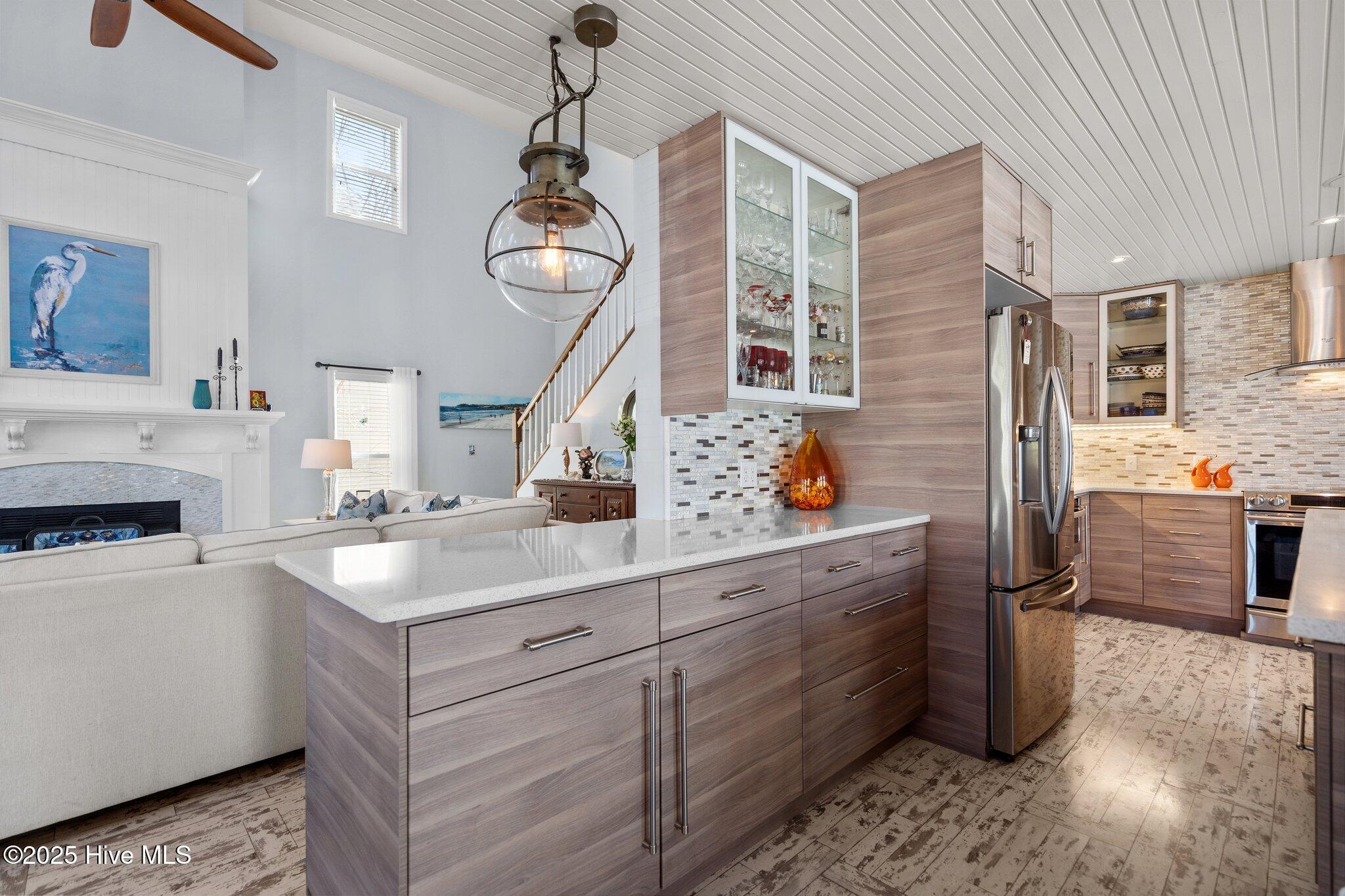 927 Coast Walk Lane