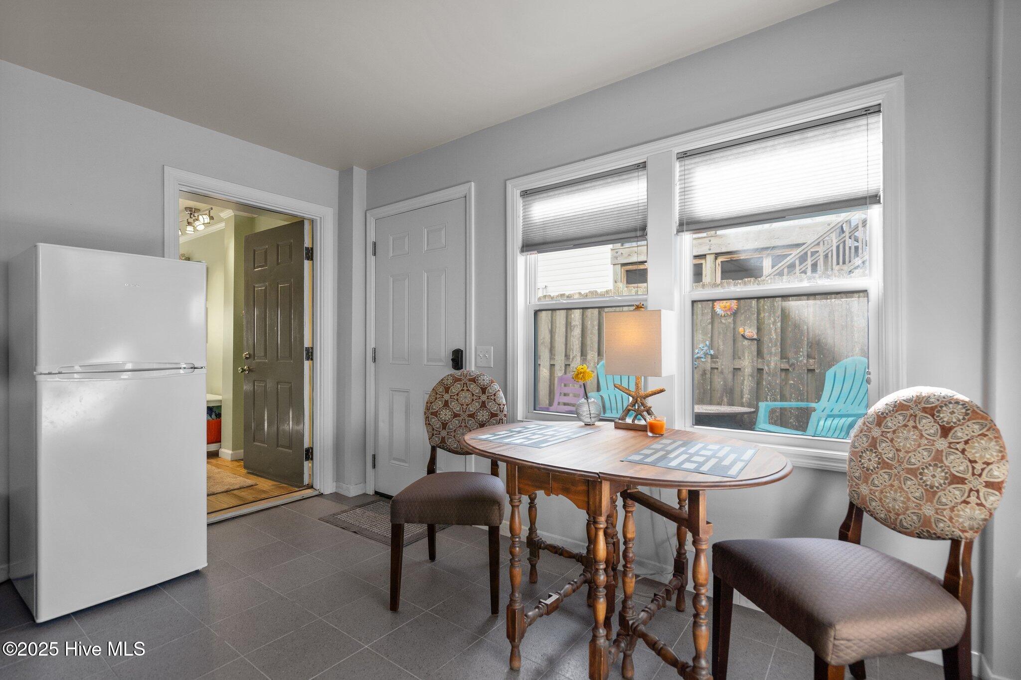 927 Coast Walk Lane