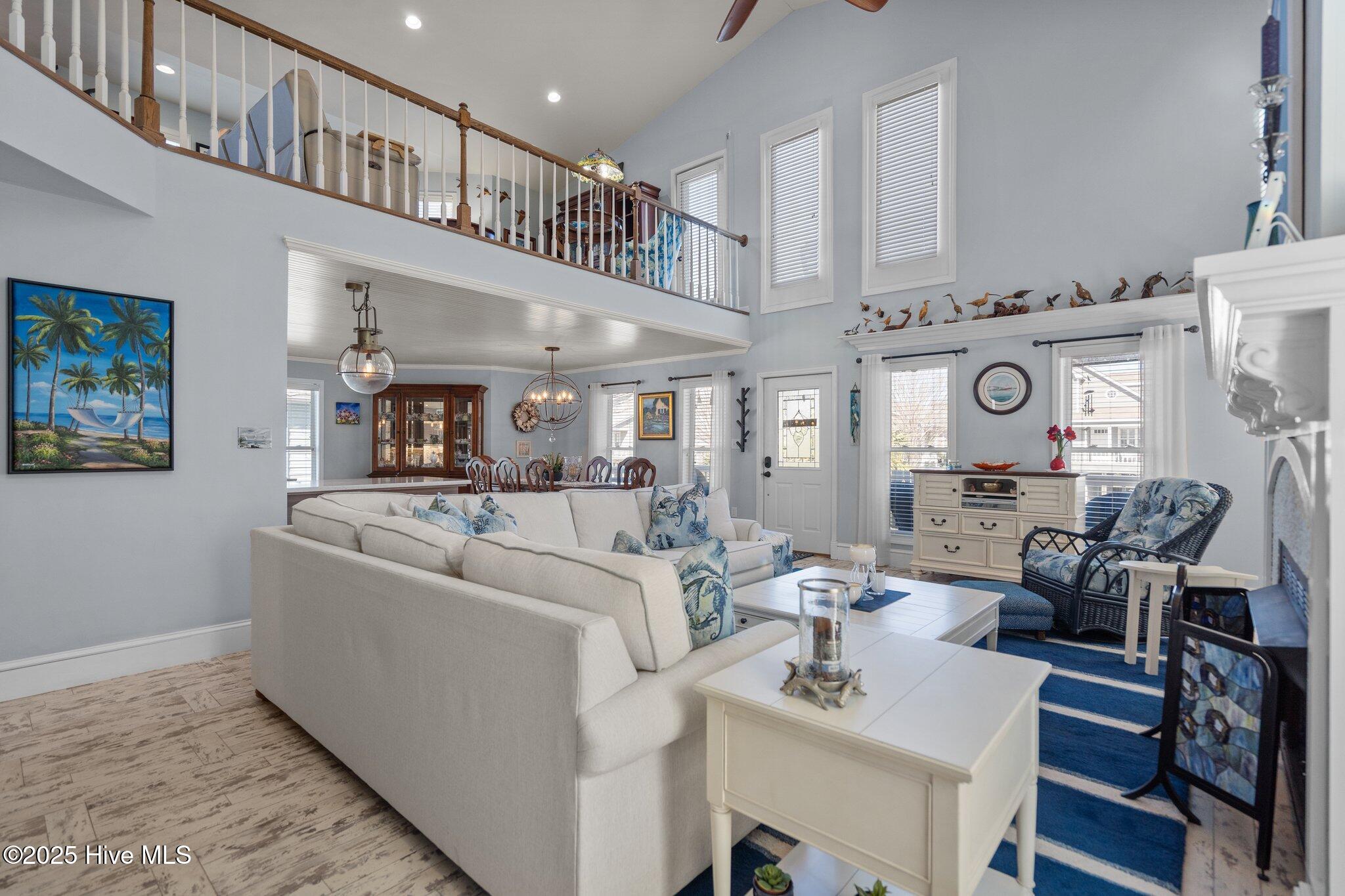 927 Coast Walk Lane
