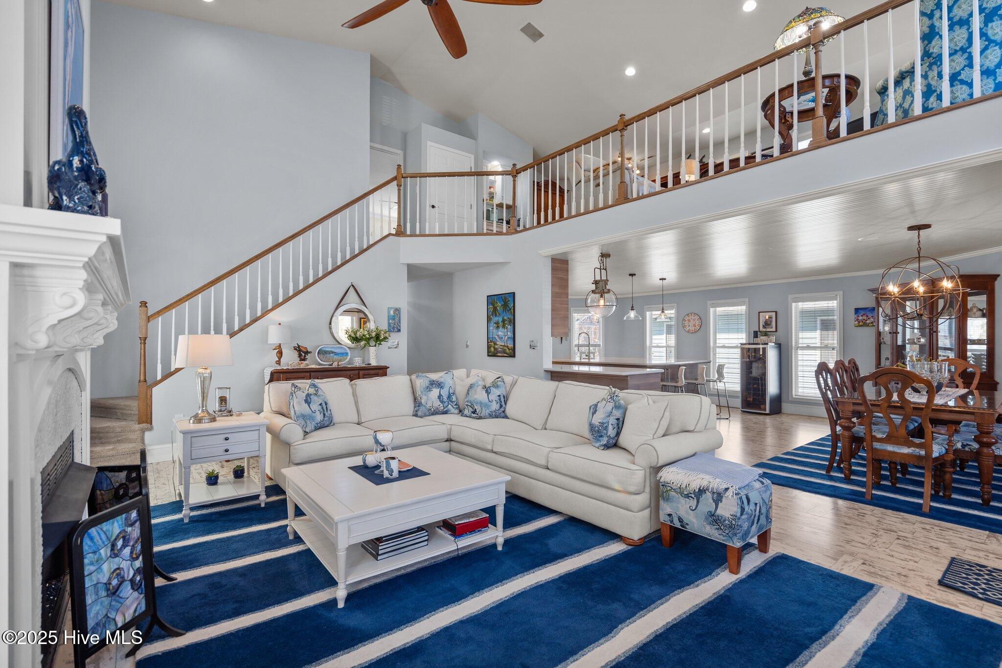 927 Coast Walk Lane