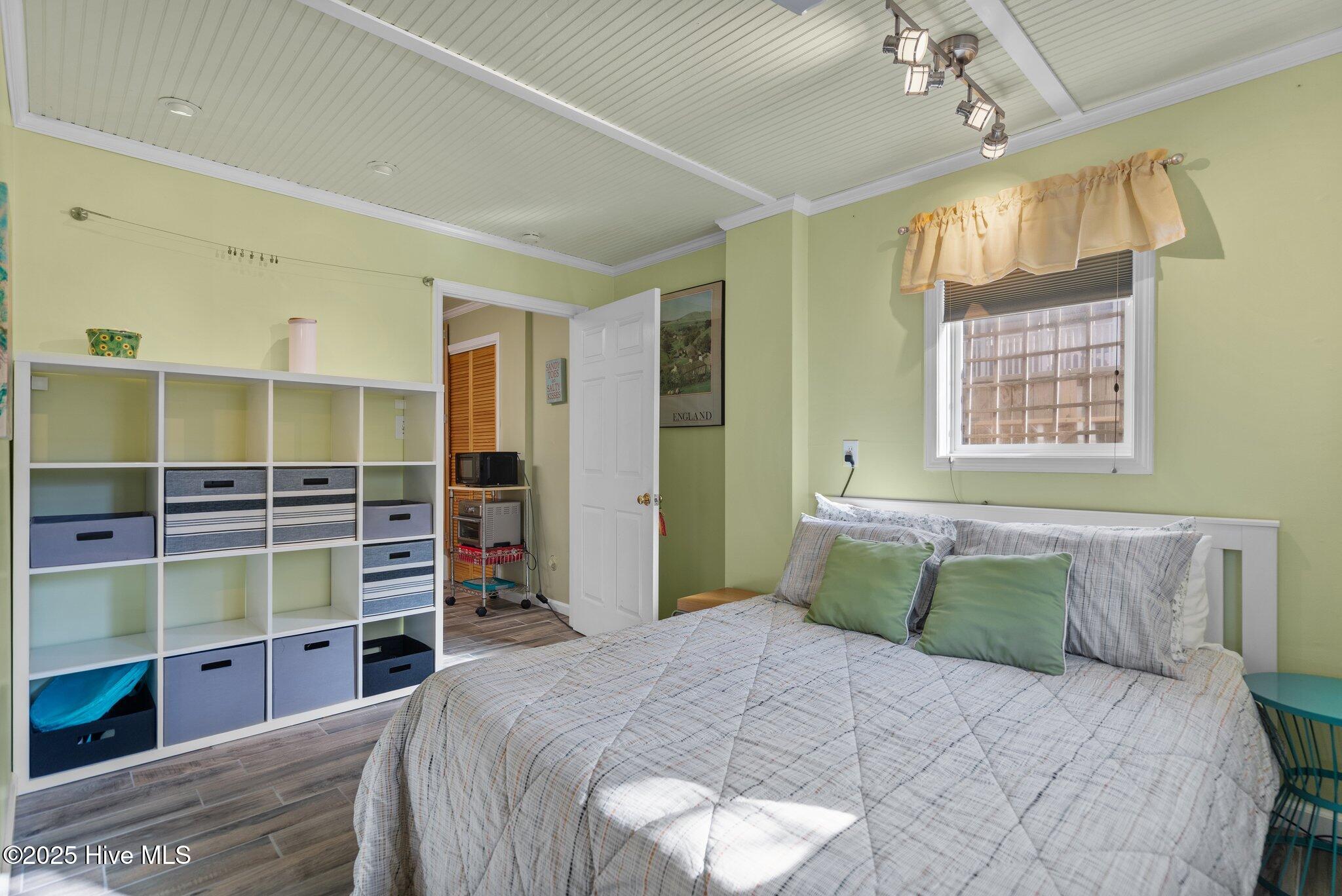 927 Coast Walk Lane