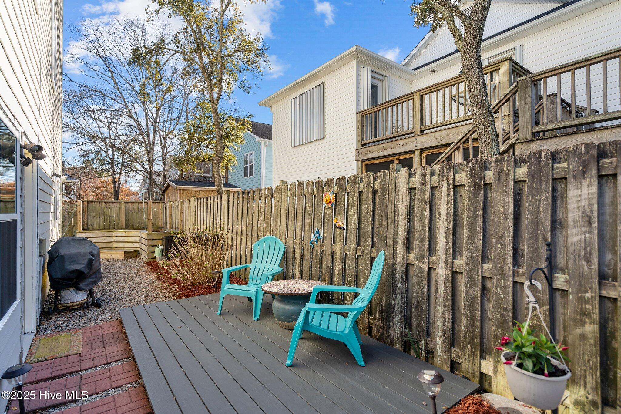 927 Coast Walk Lane