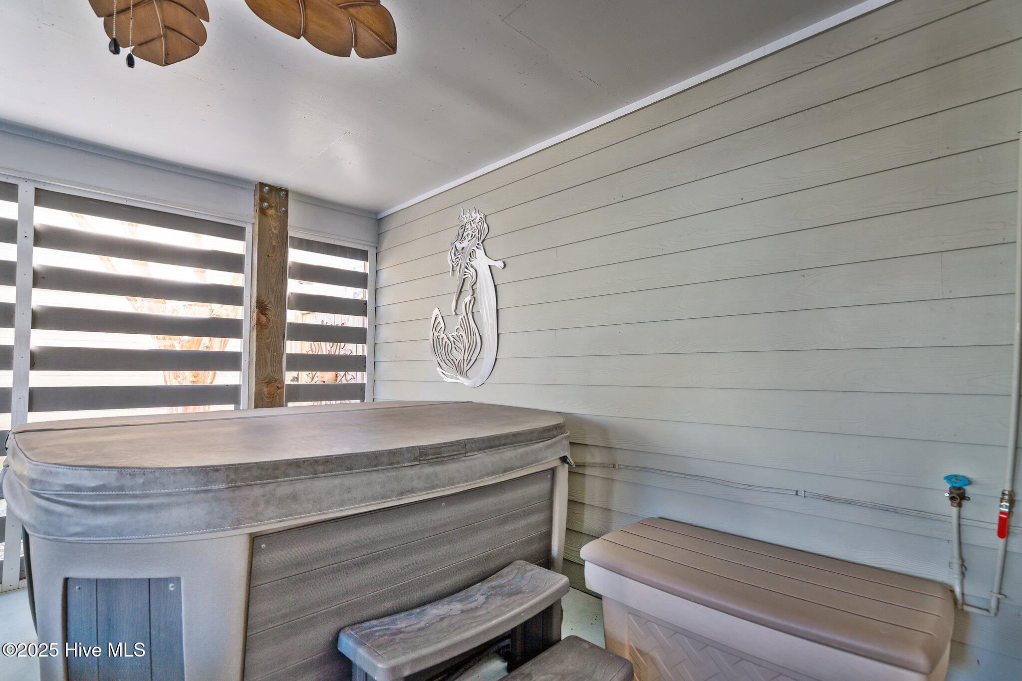 927 Coast Walk Lane