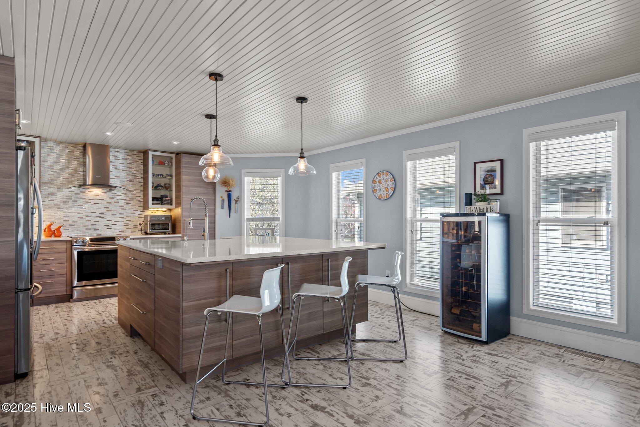927 Coast Walk Lane