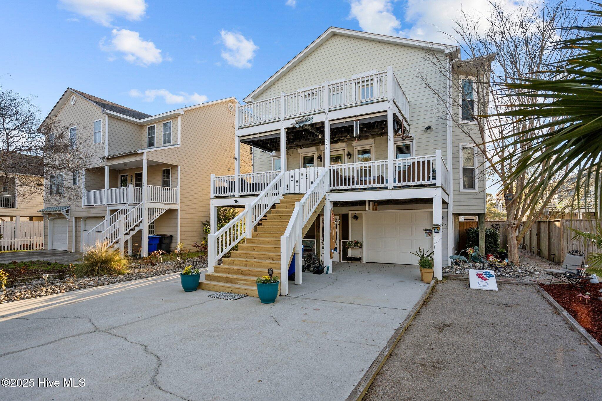 927 Coast Walk Lane