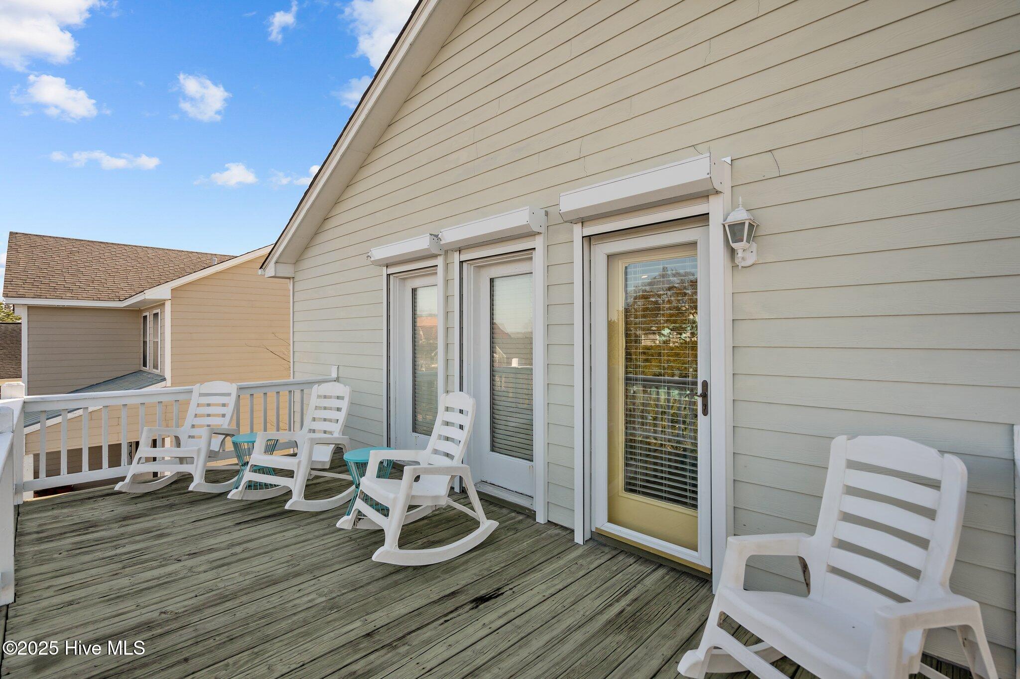 927 Coast Walk Lane