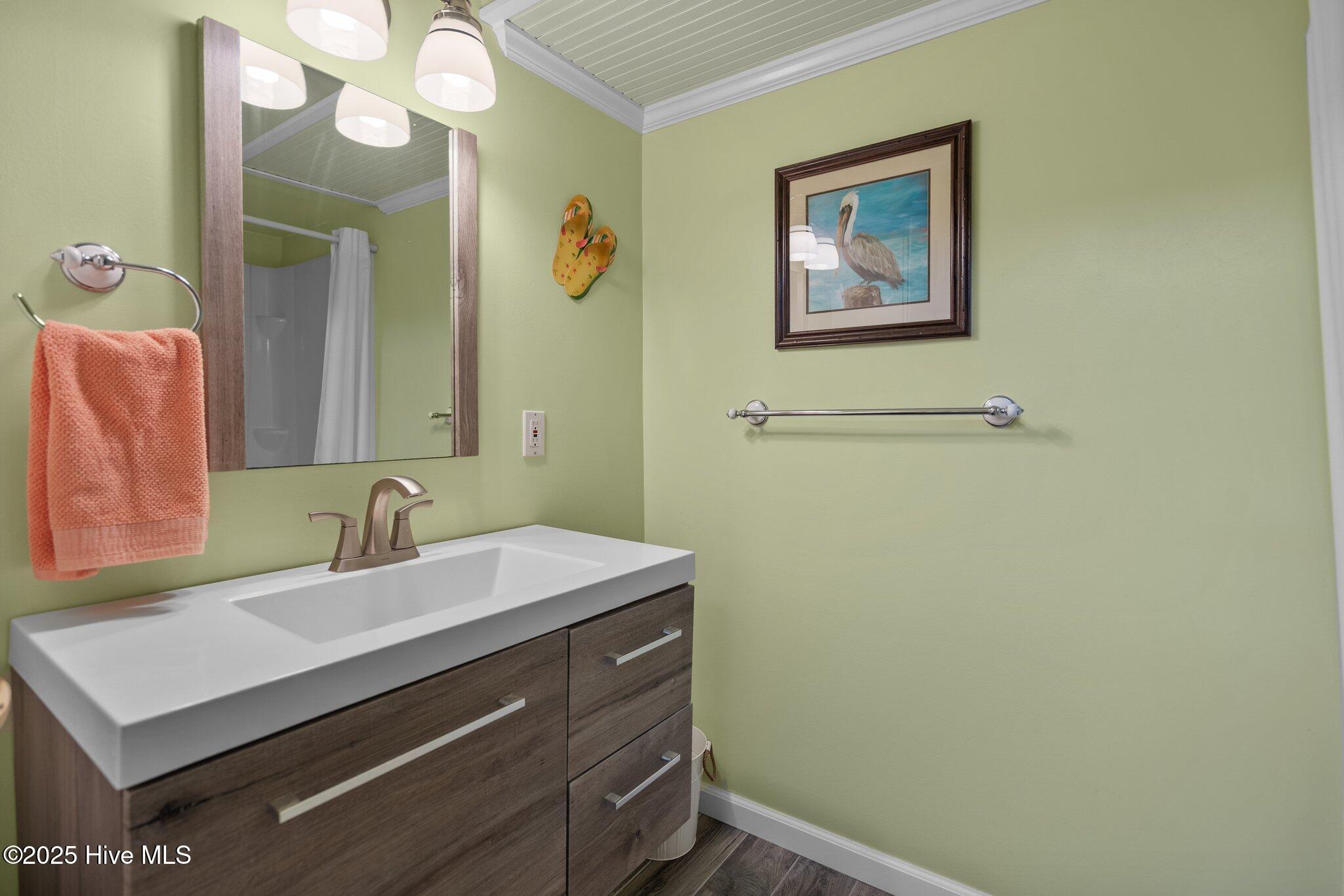 927 Coast Walk Lane