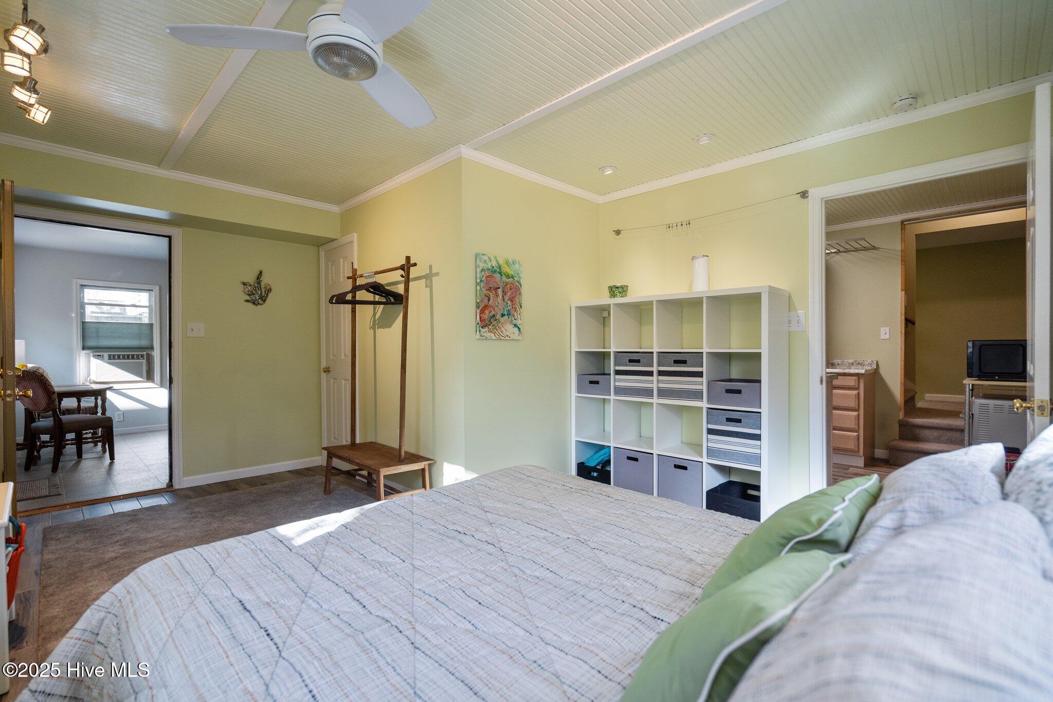 927 Coast Walk Lane