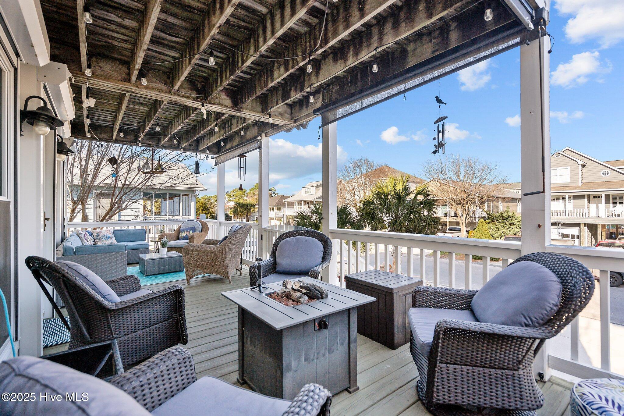 927 Coast Walk Lane