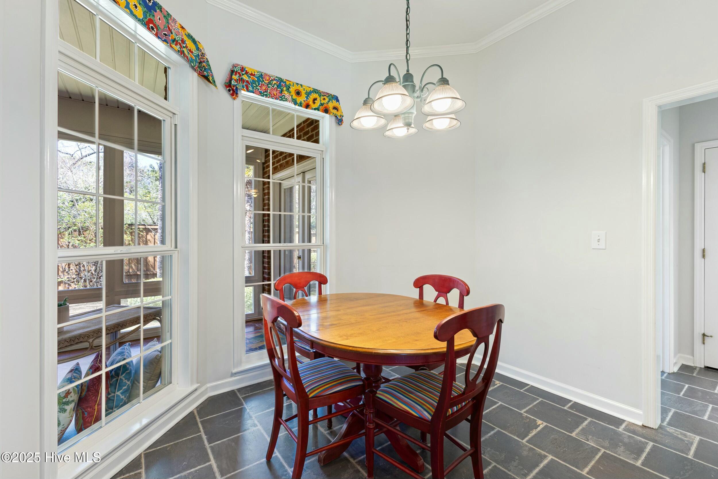 635 Airlie Road