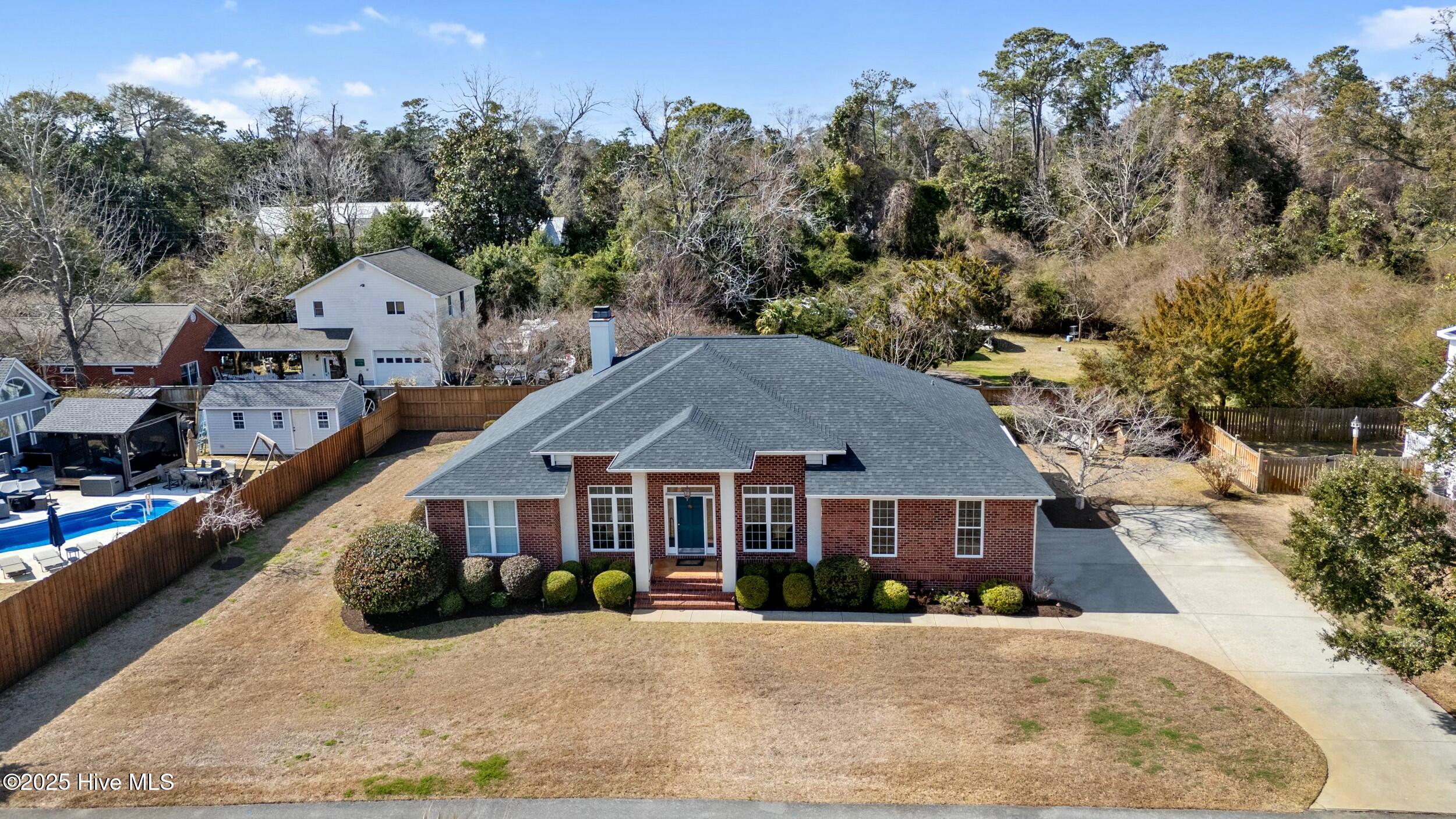 635 Airlie Road
