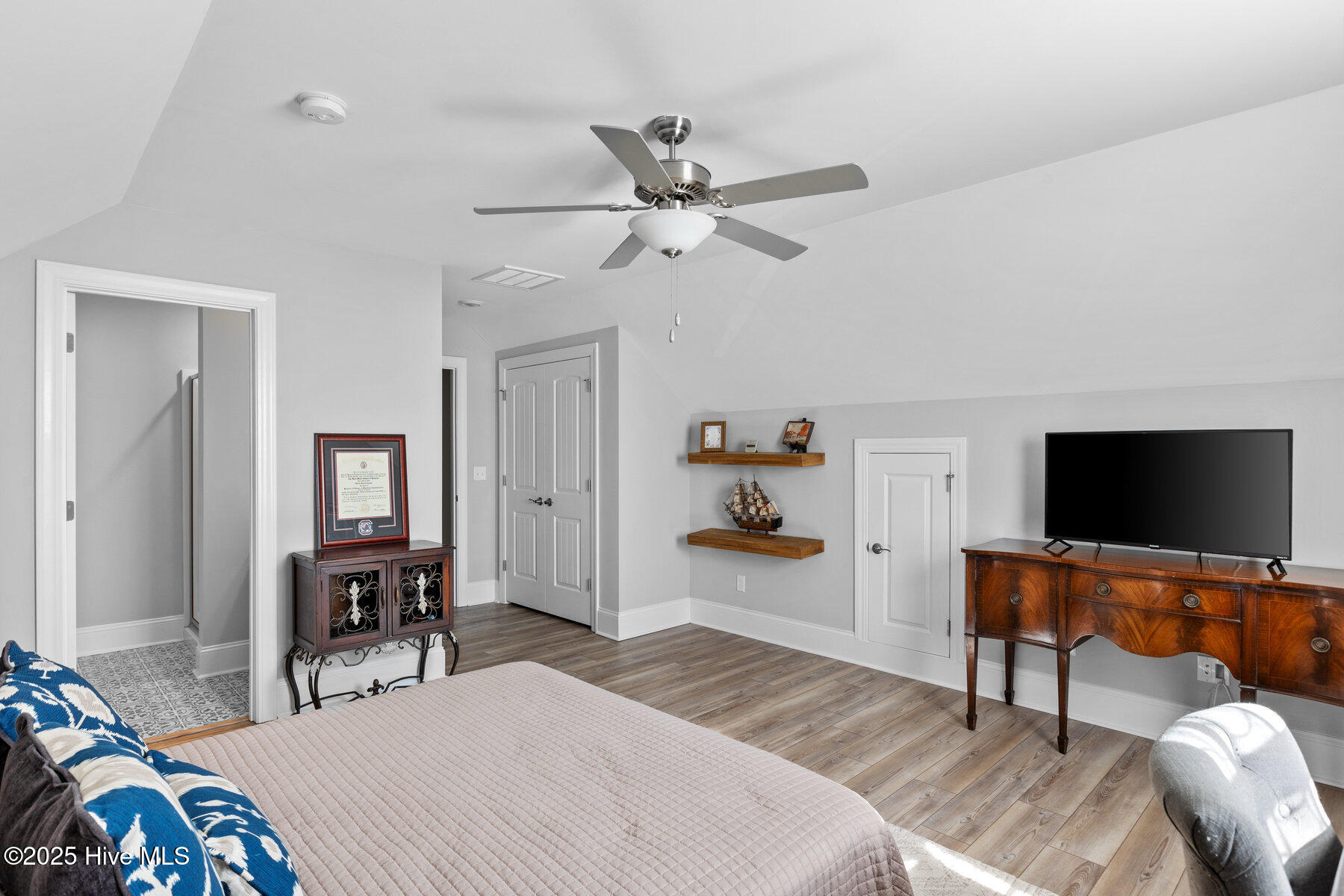 6044 Meadowgrove Loop