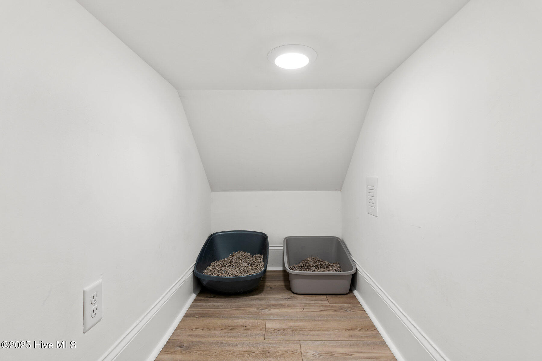 6044 Meadowgrove Loop