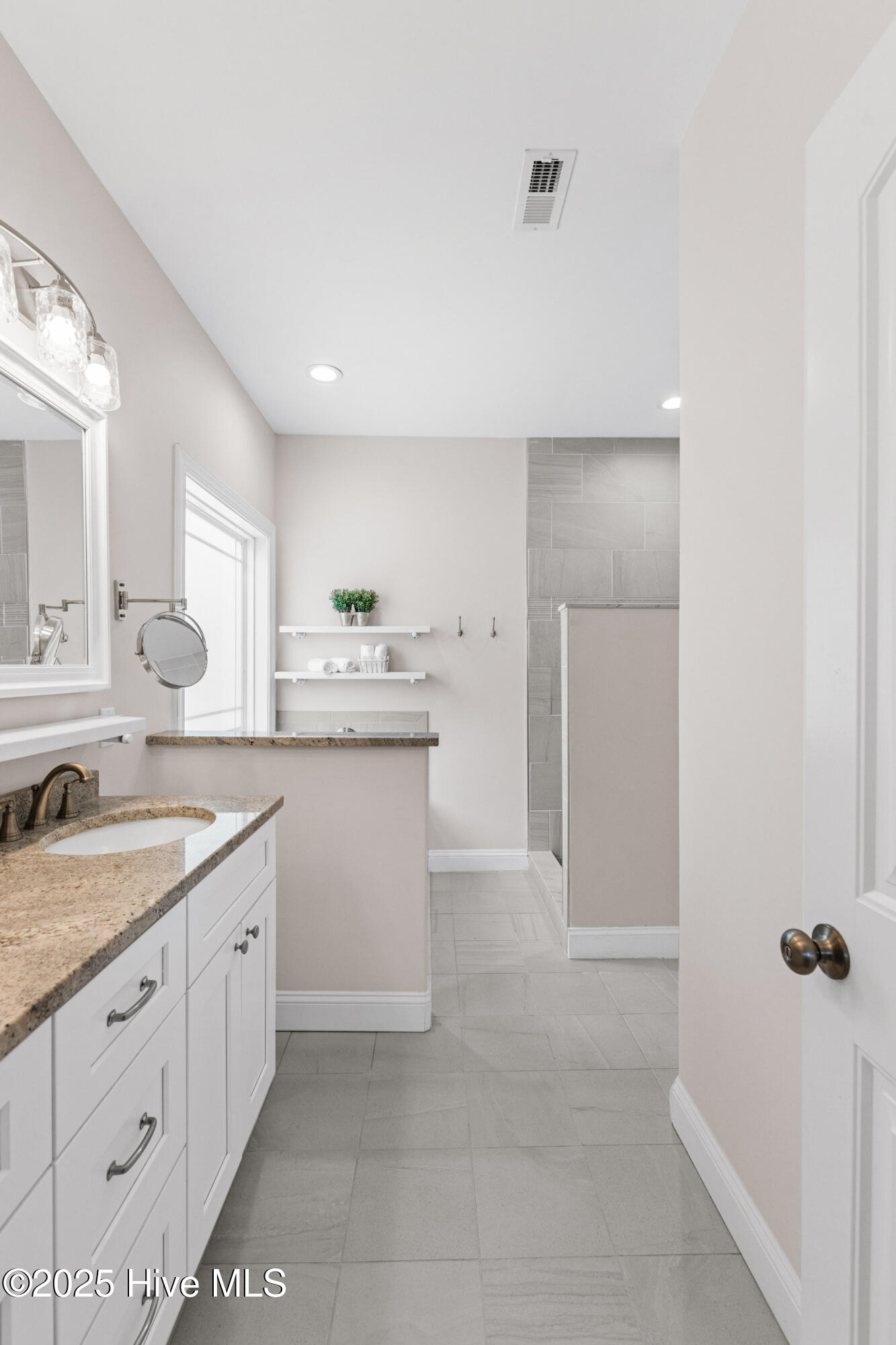 2204 W Oak Island Drive