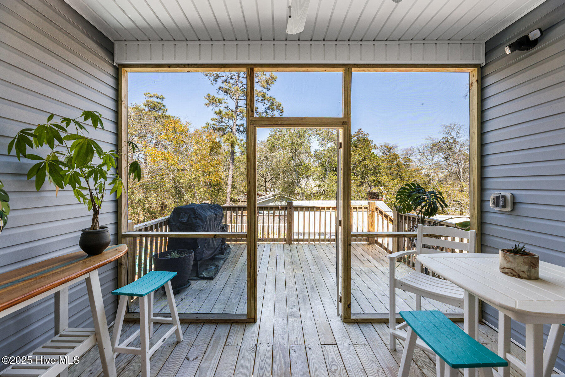 2204 W Oak Island Drive