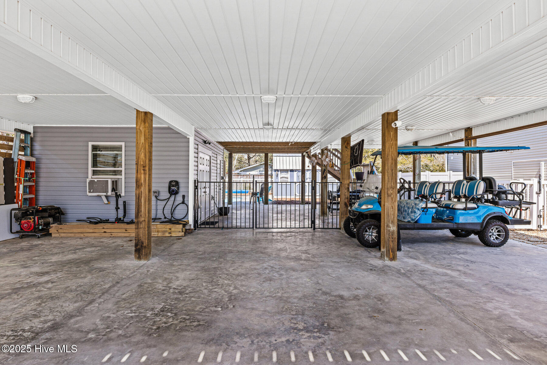 2204 W Oak Island Drive