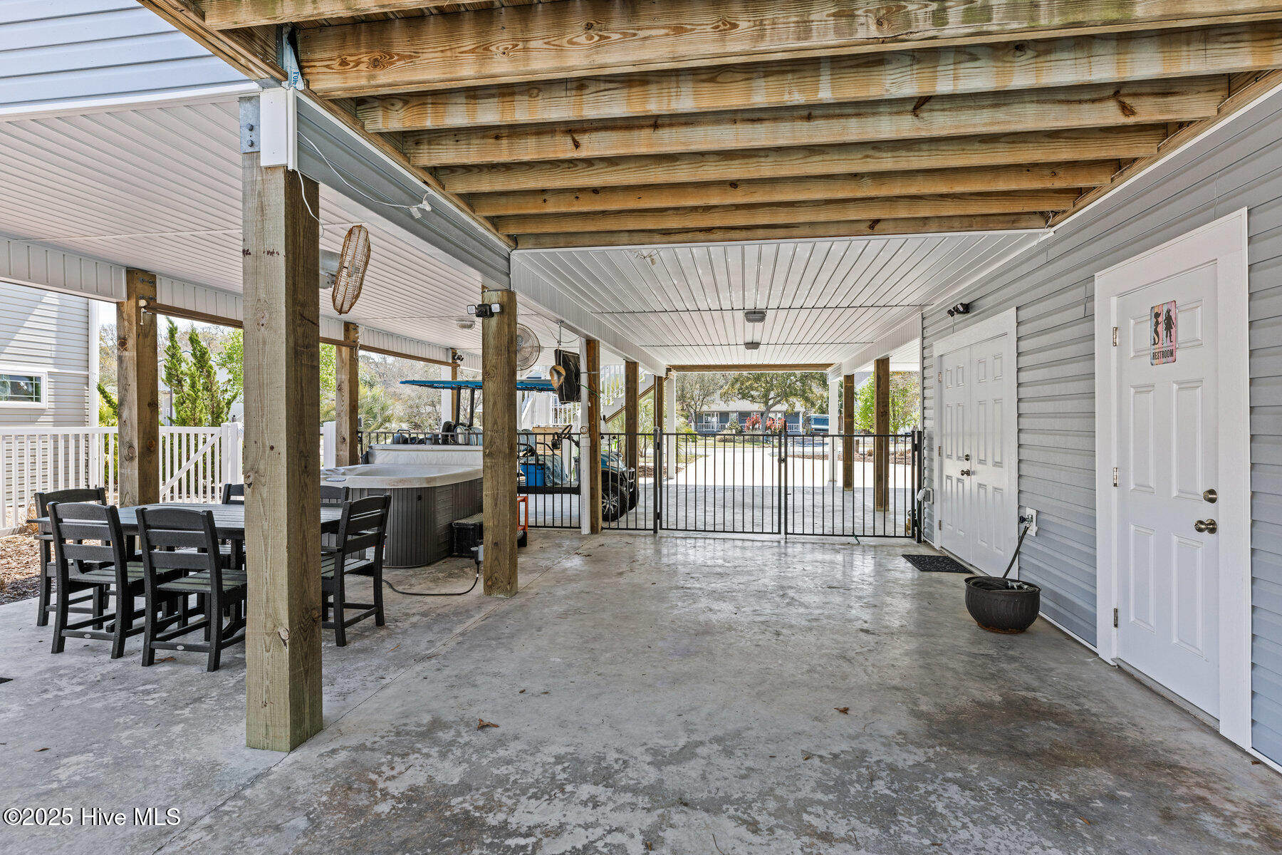 2204 W Oak Island Drive