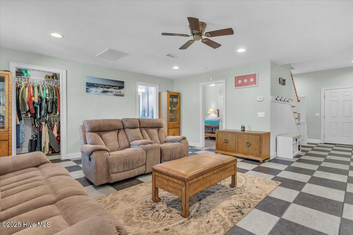 10248 Mariners Cove Court