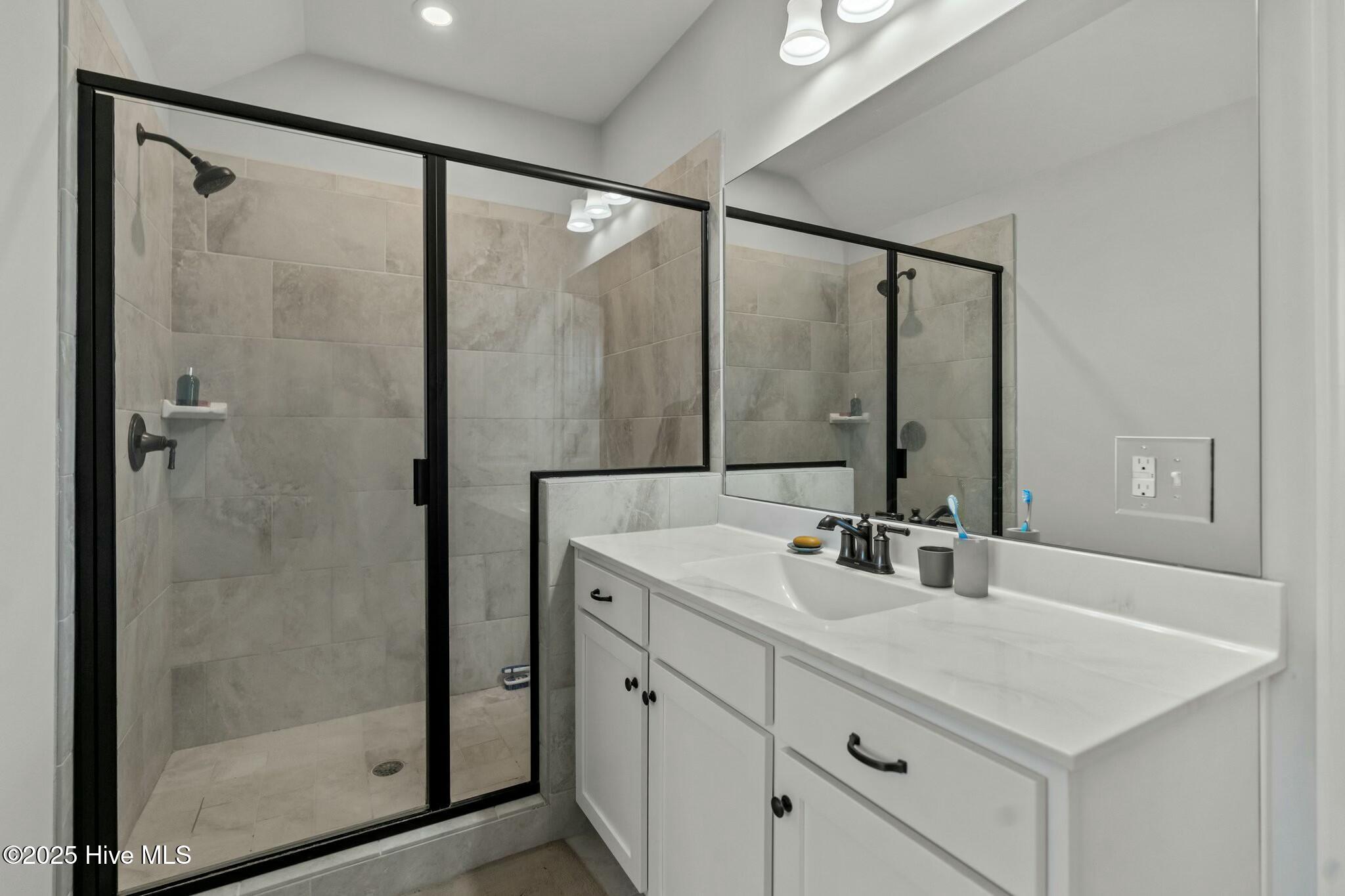 10 E Cloverfield Lane