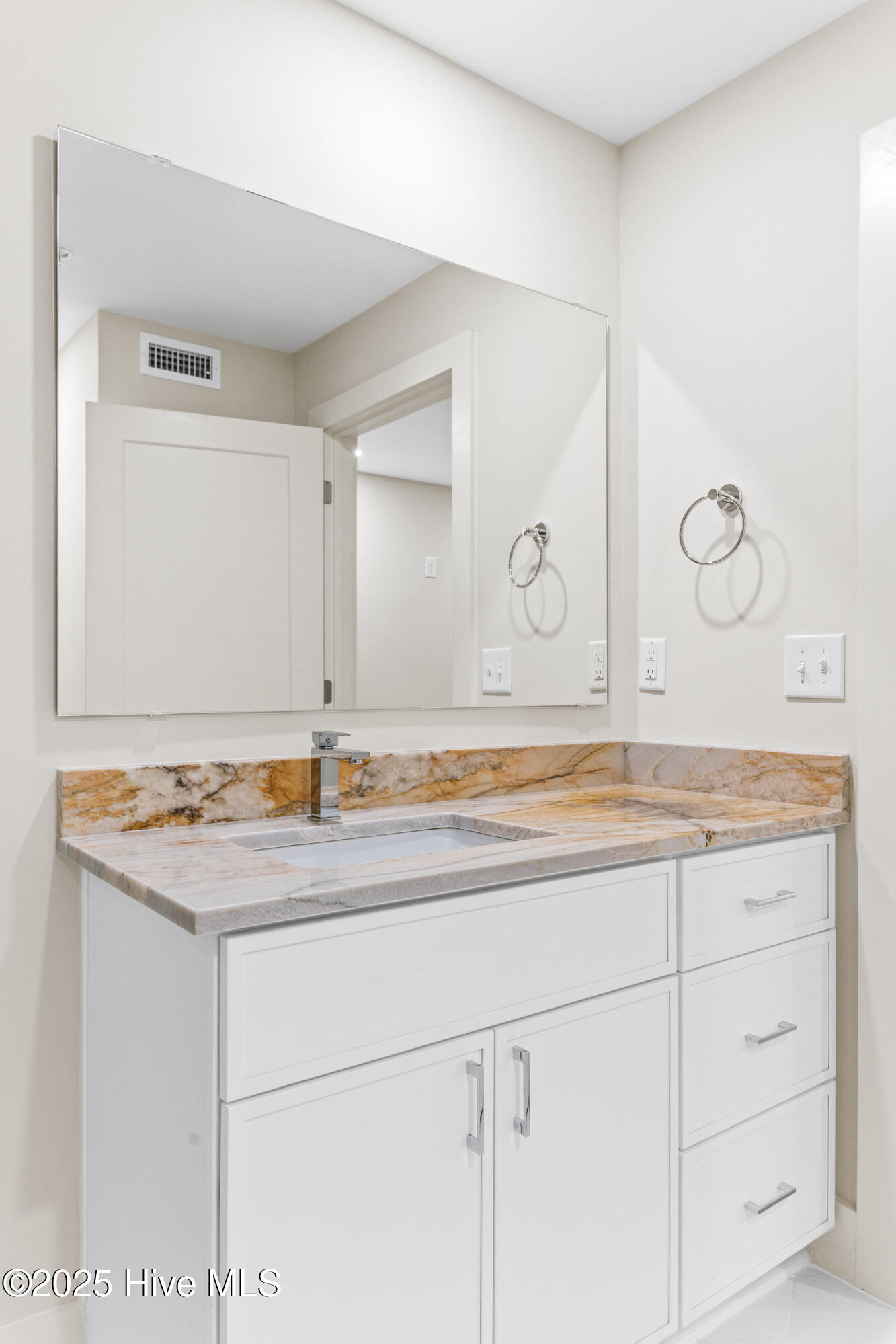 1800 Canal Drive, 101