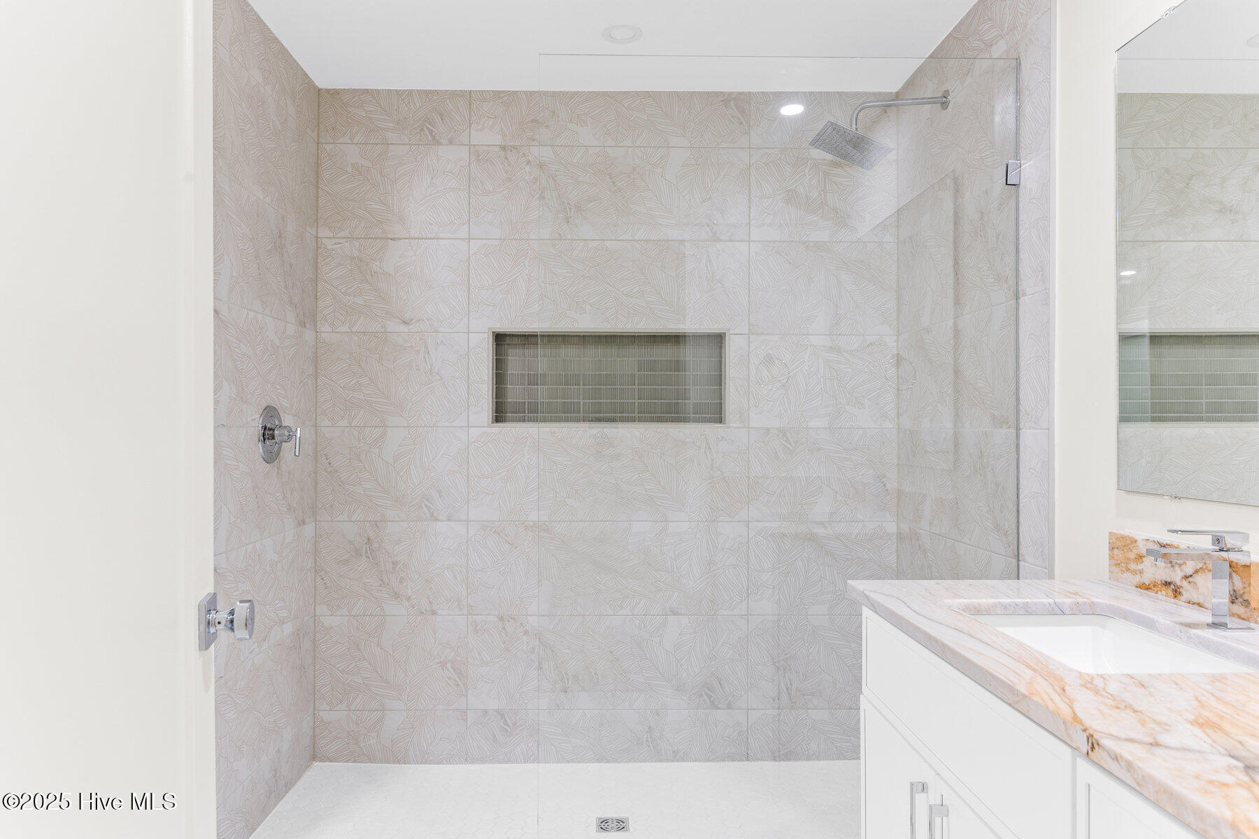 1800 Canal Drive, 101