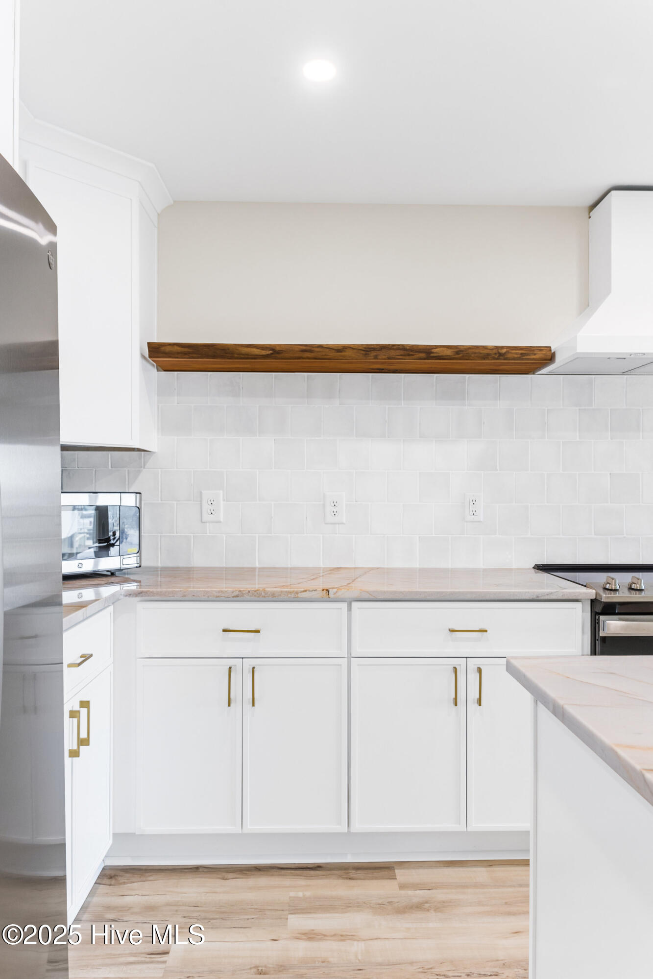 1800 Canal Drive, 101