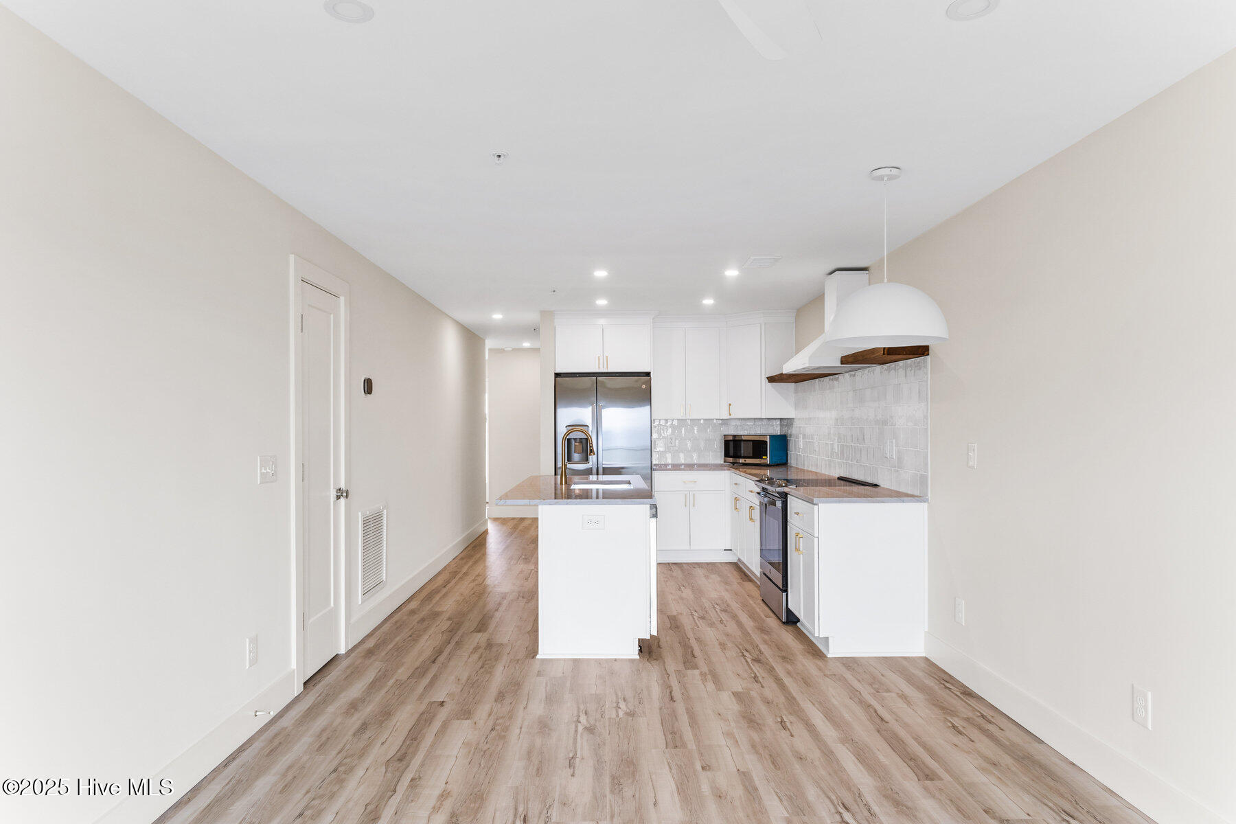 1800 Canal Drive, 101