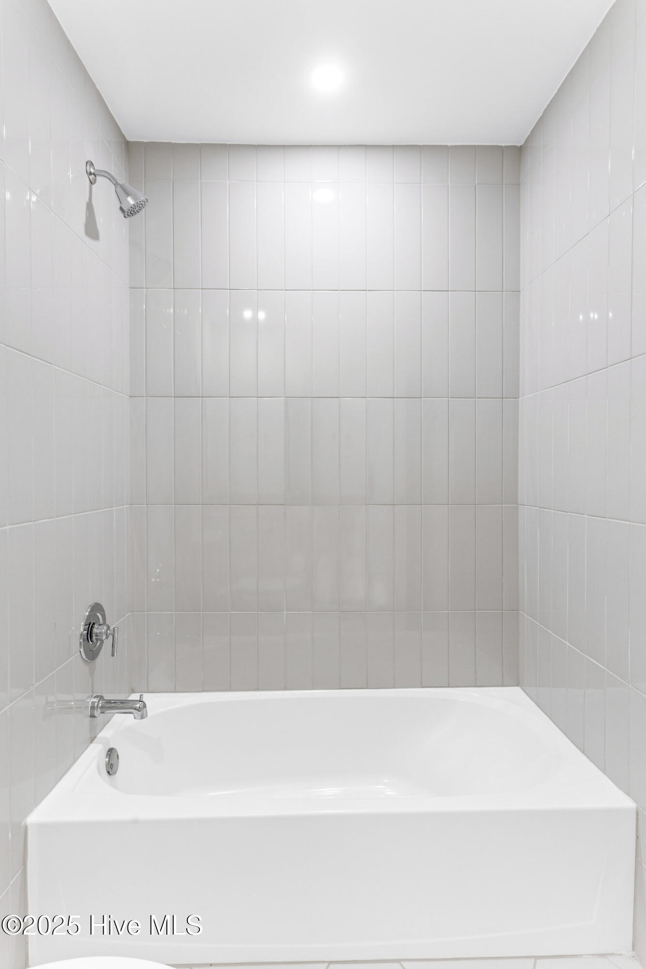 1800 Canal Drive, 101