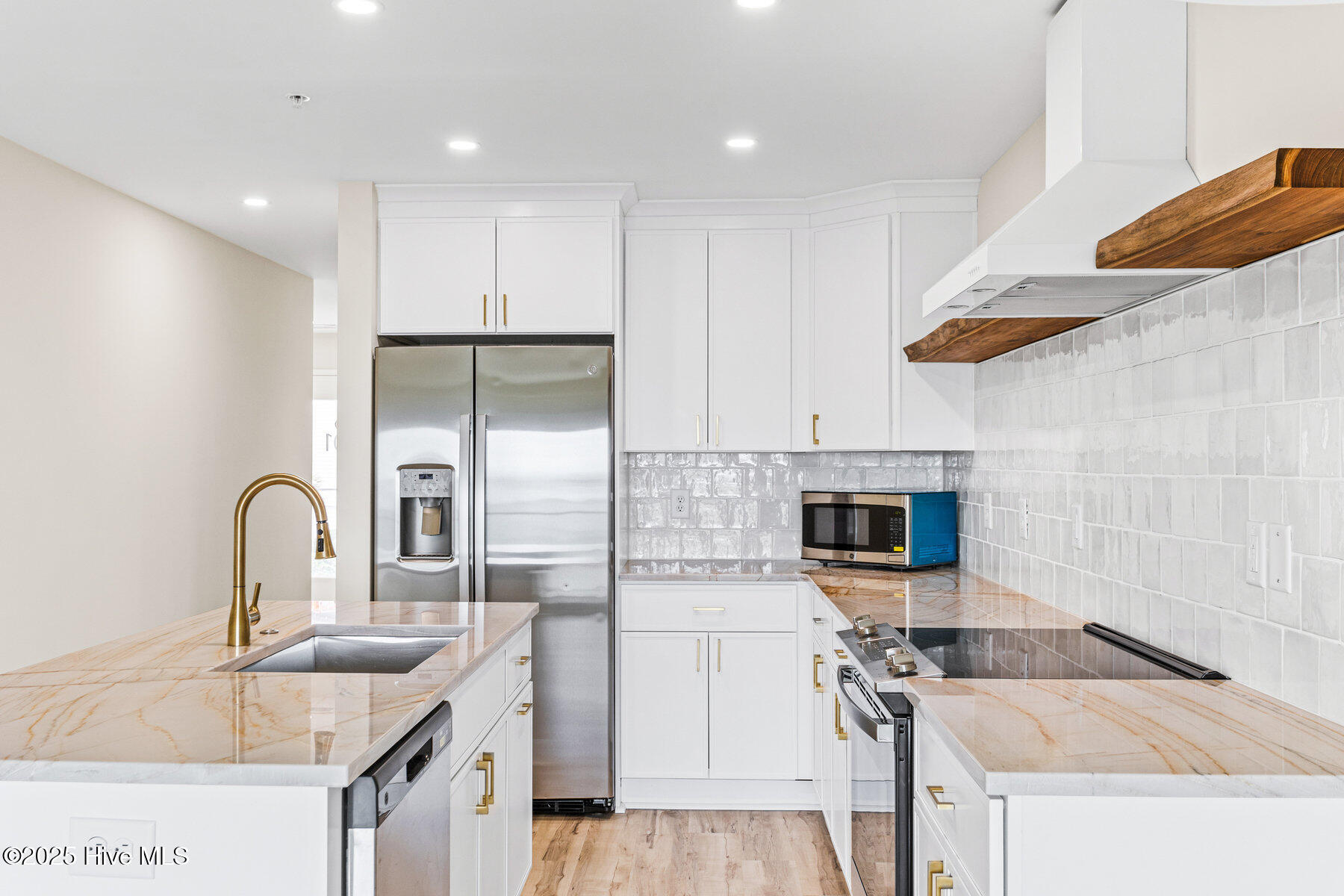 1800 Canal Drive, 101