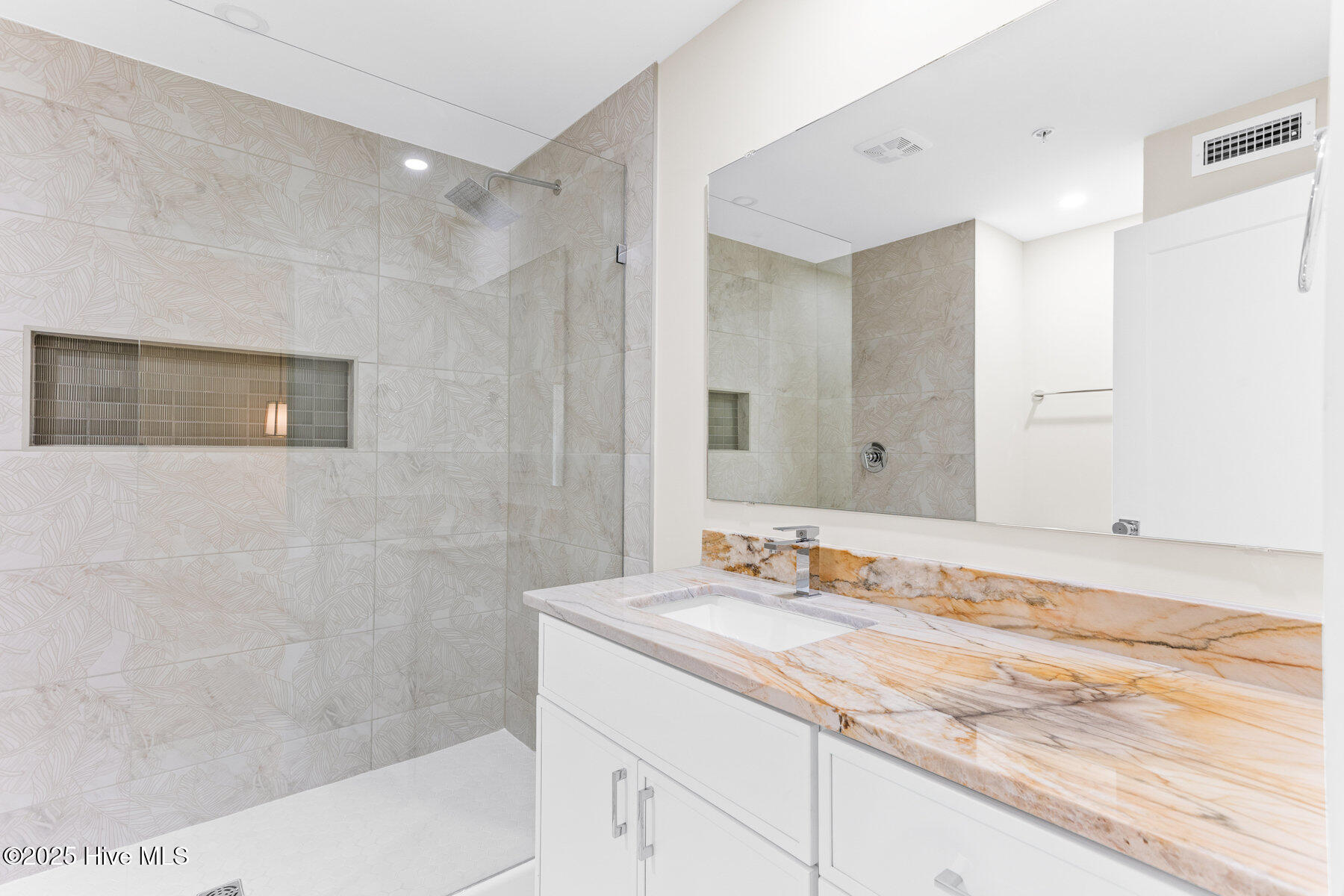 1800 Canal Drive, 101