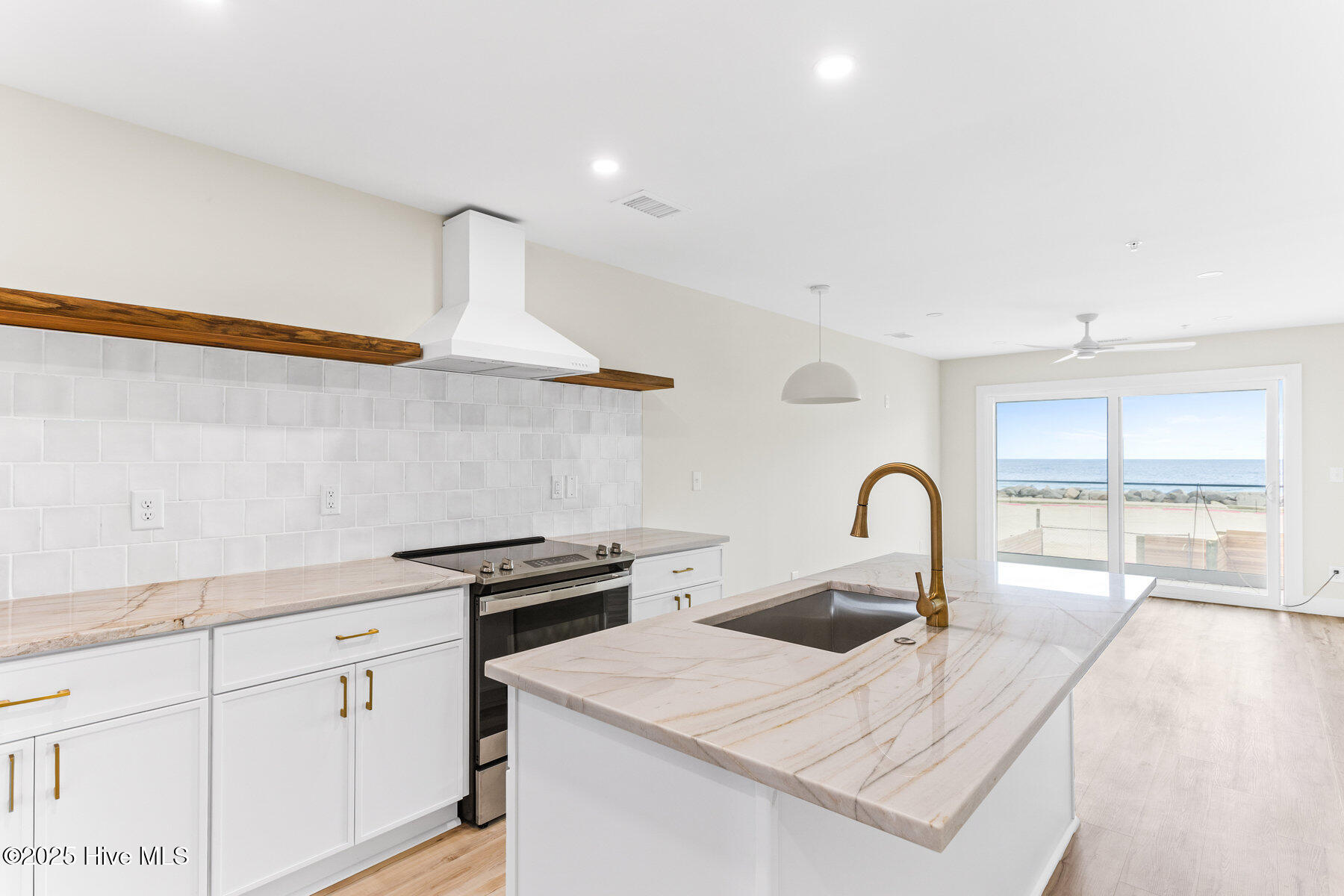 1800 Canal Drive, 101